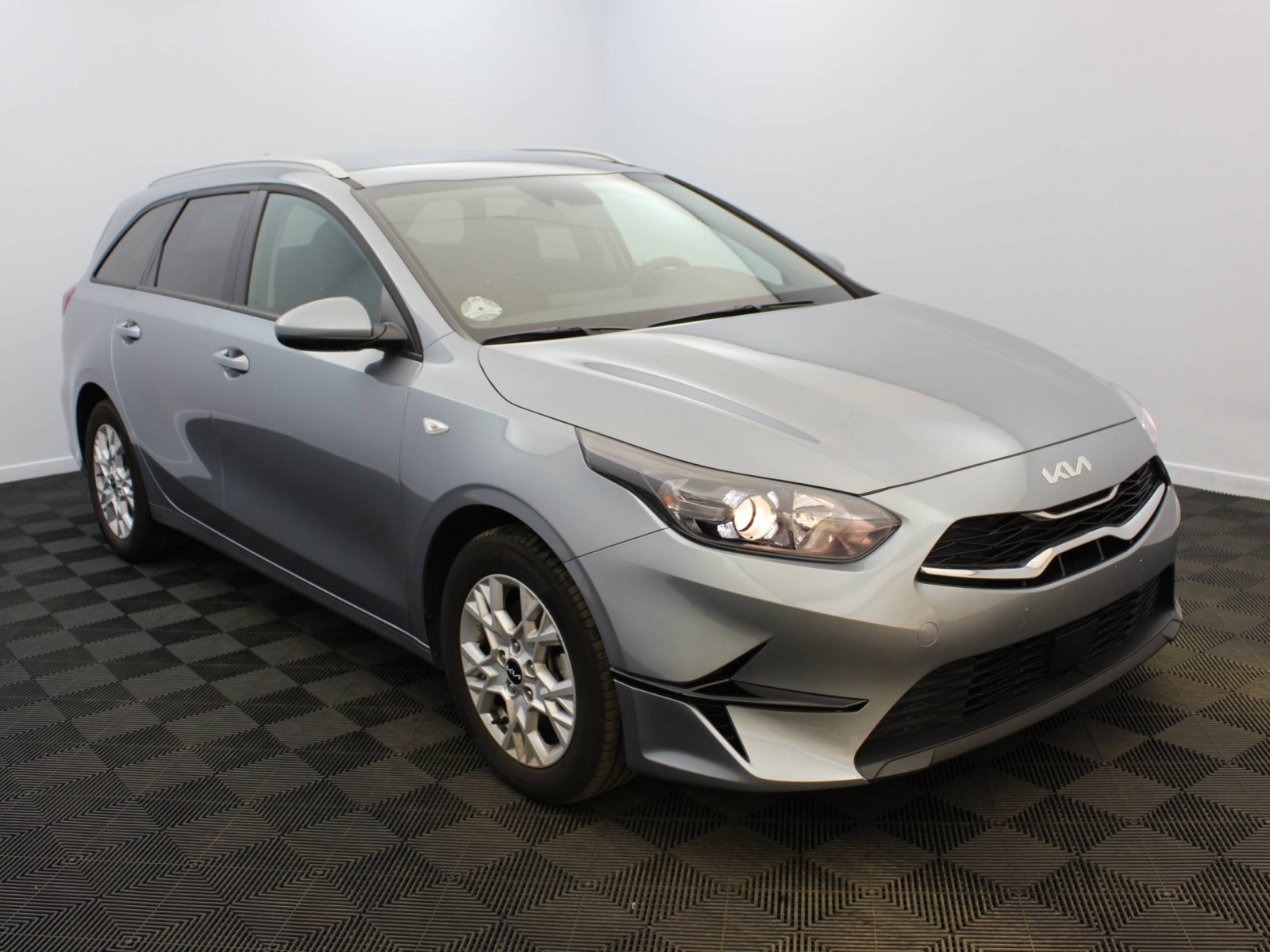 KIA - CEED SW - #181716 - 1