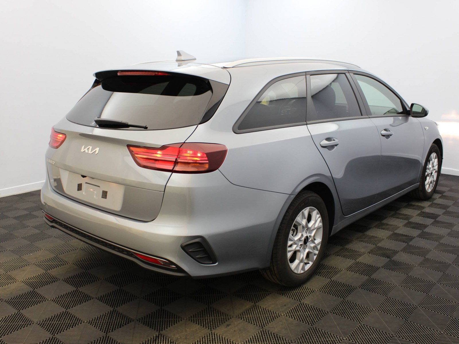 KIA - CEED SW - #181716 - 3