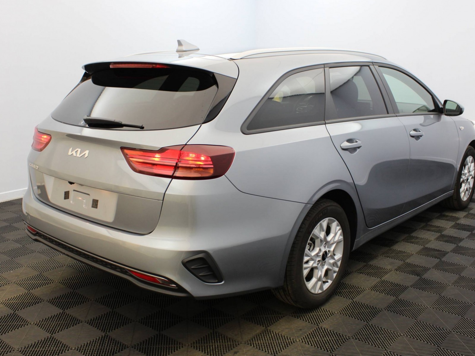 KIA - CEED SW - #181716 - 18
