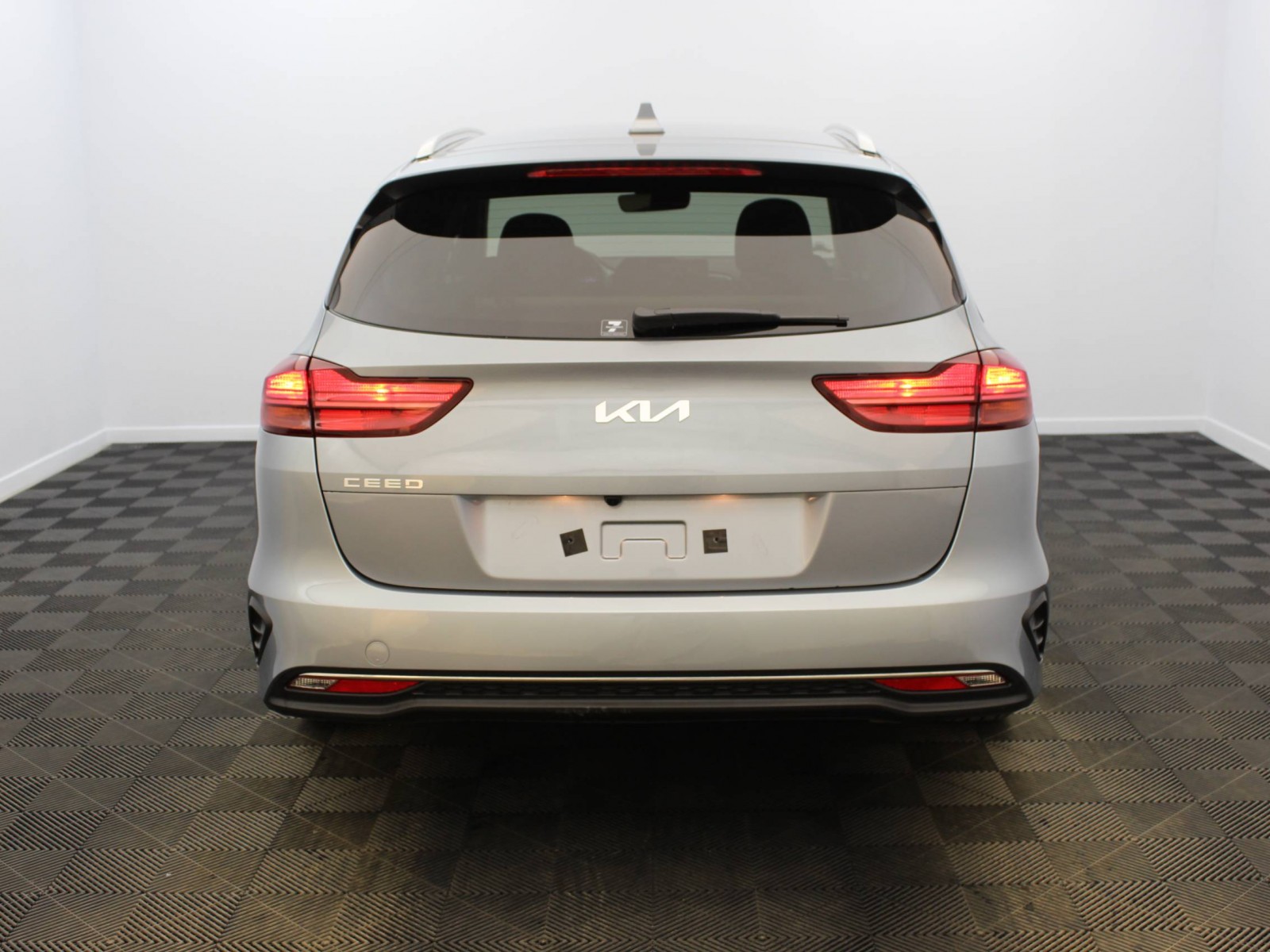 KIA - CEED SW - #181716 - 5