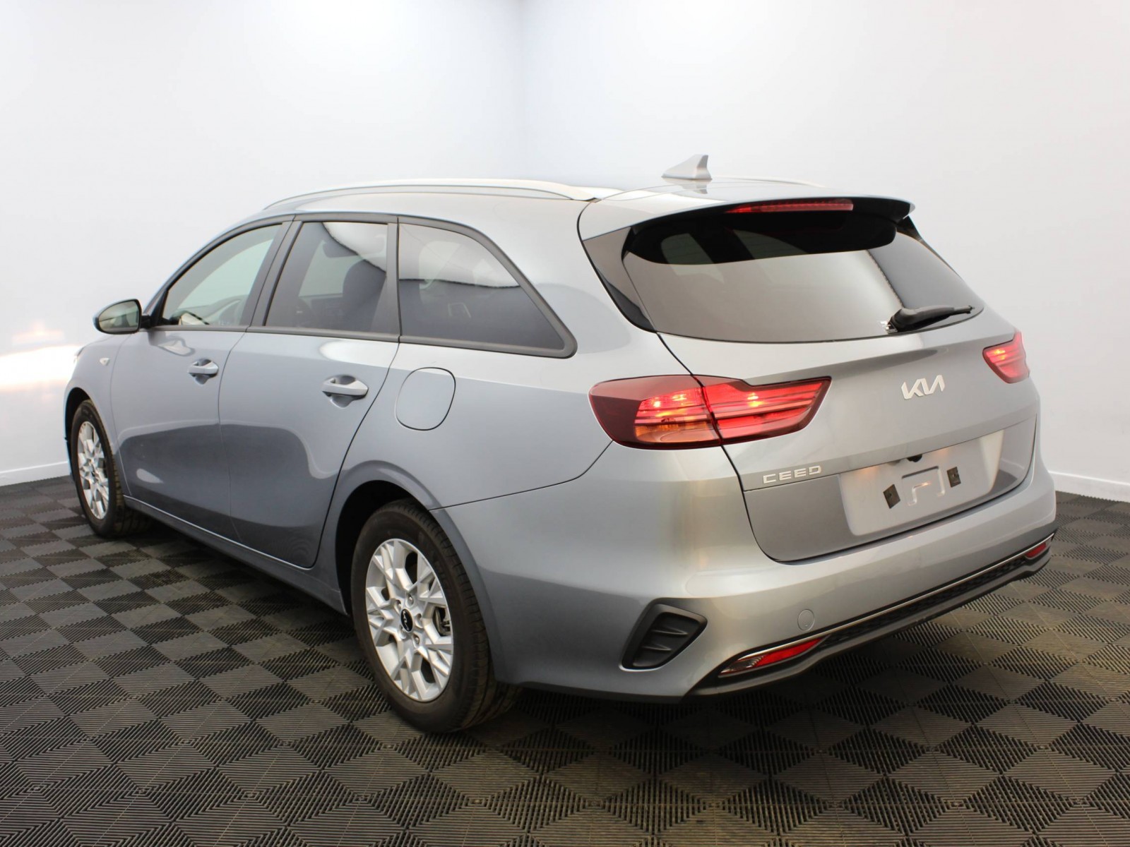 KIA - CEED SW - #181716 - 2