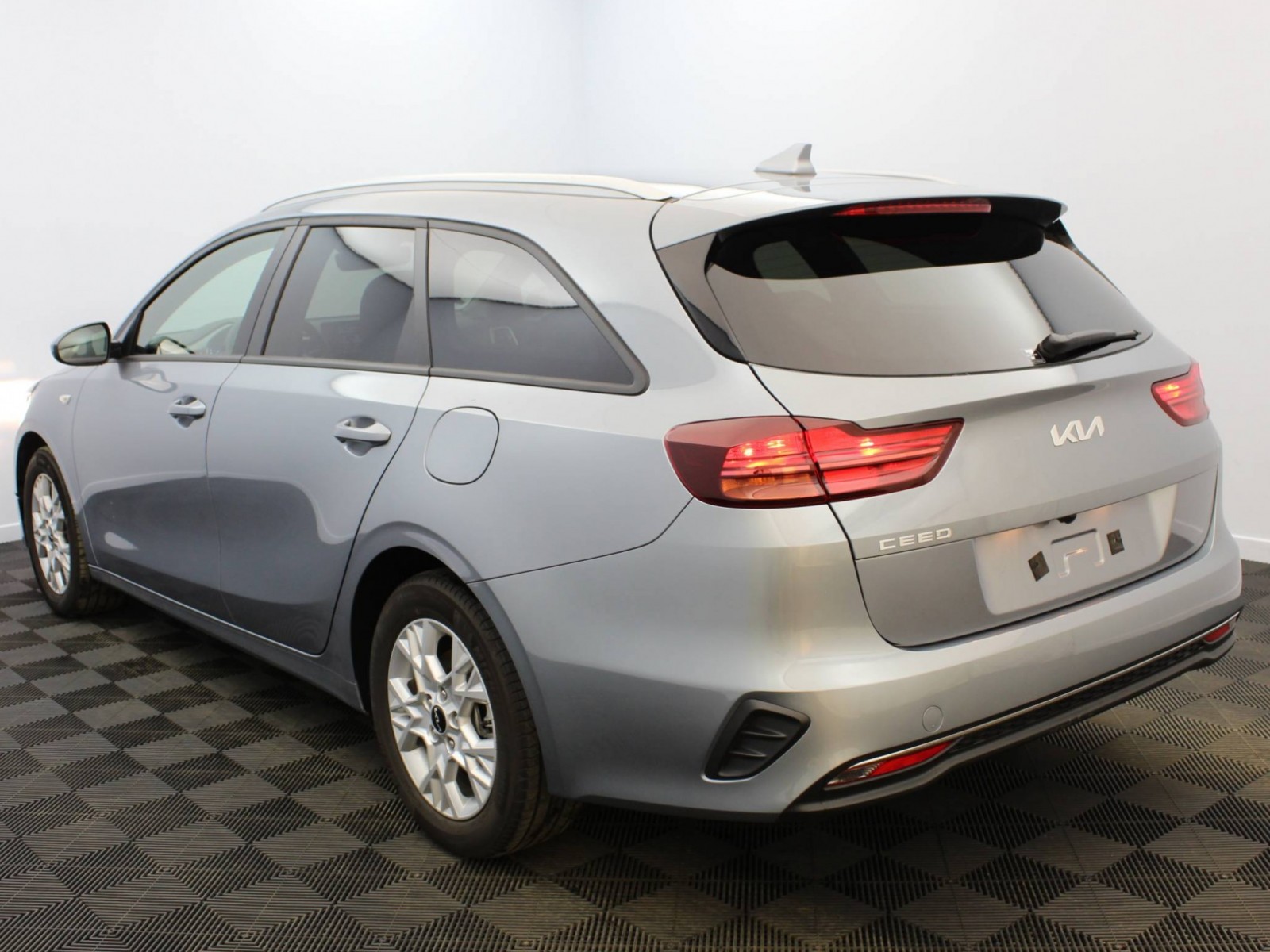 KIA - CEED SW - #181716 - 17