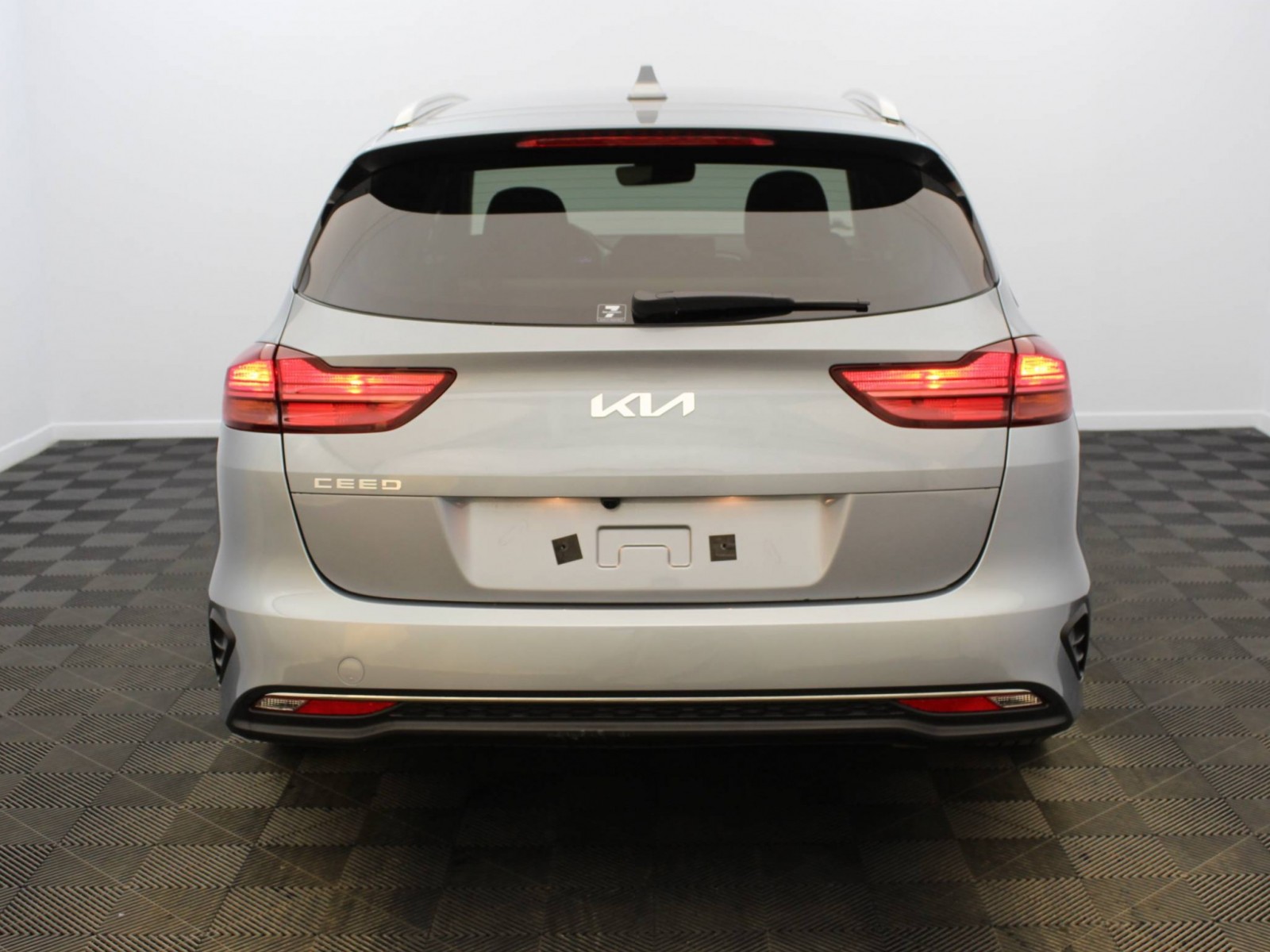 KIA - CEED SW - #181660 - 5