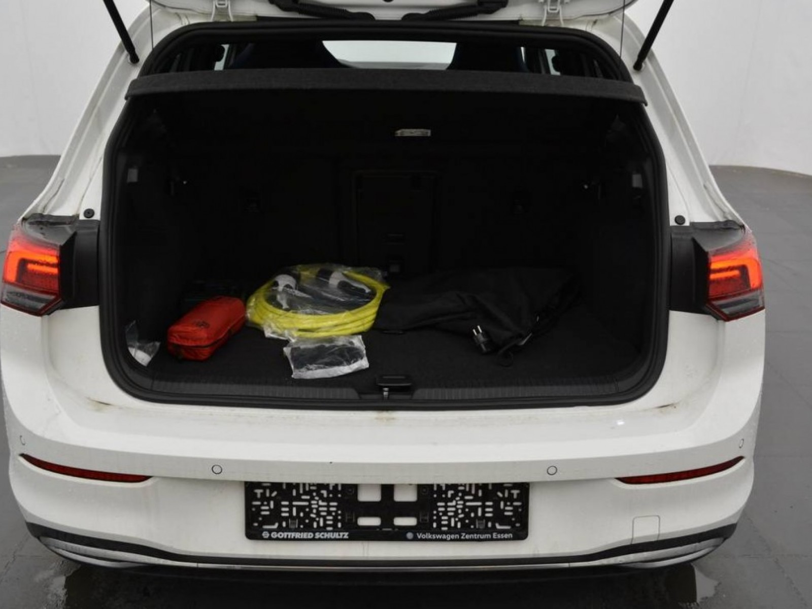 VOLKSWAGEN - GOLF - #182698 - 28