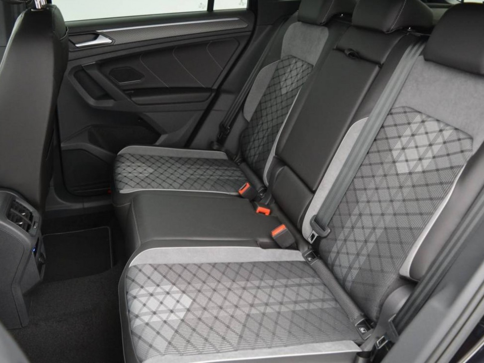 VOLKSWAGEN - TIGUAN - #183131 - 23