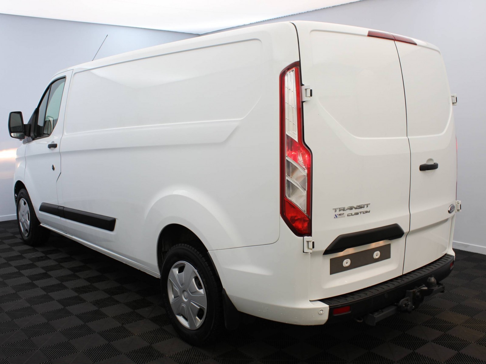 FORD - TRANSIT CUSTOM FOURGON - #183040 - 2