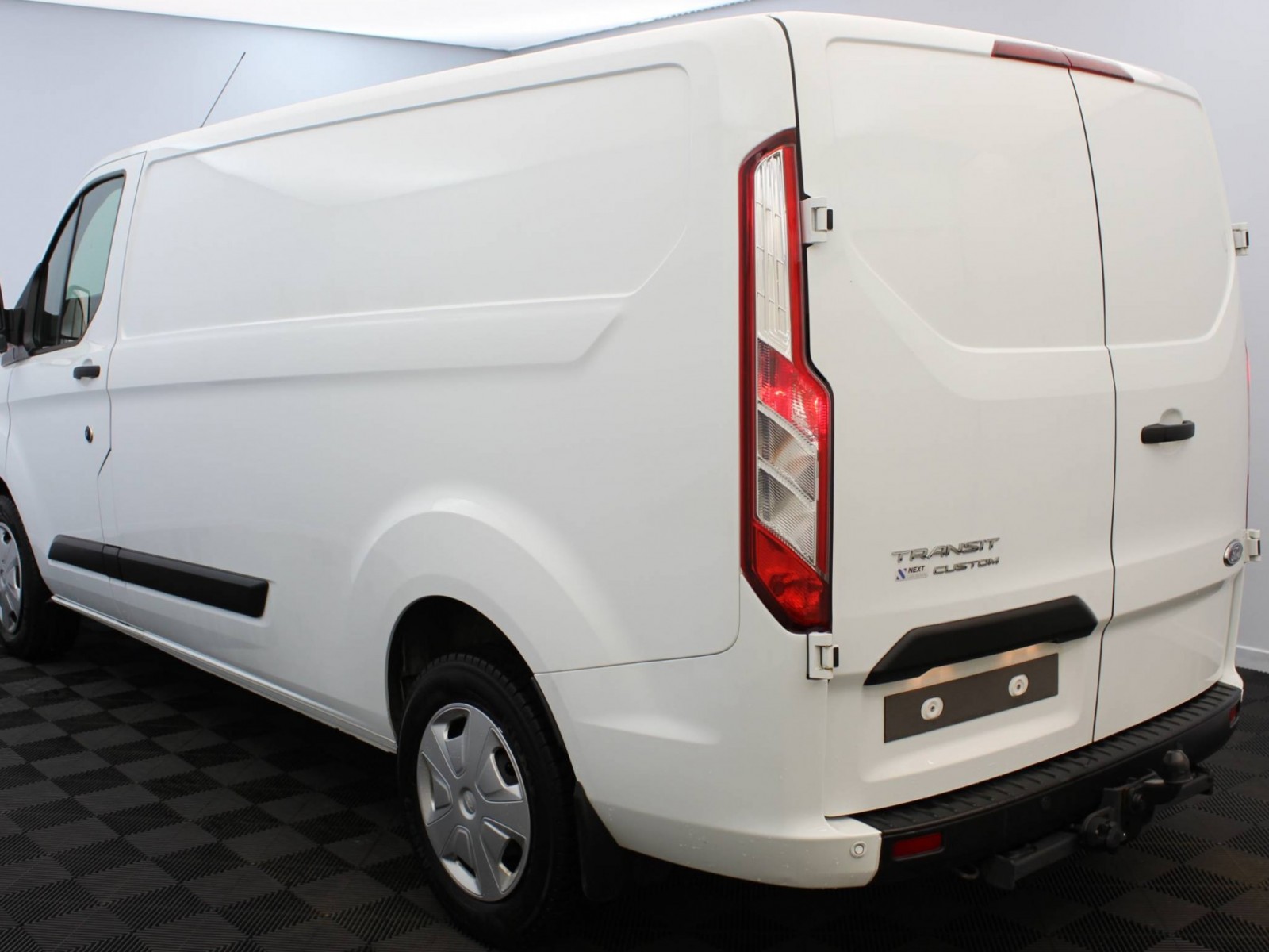 FORD - TRANSIT CUSTOM FOURGON - #183040 - 18