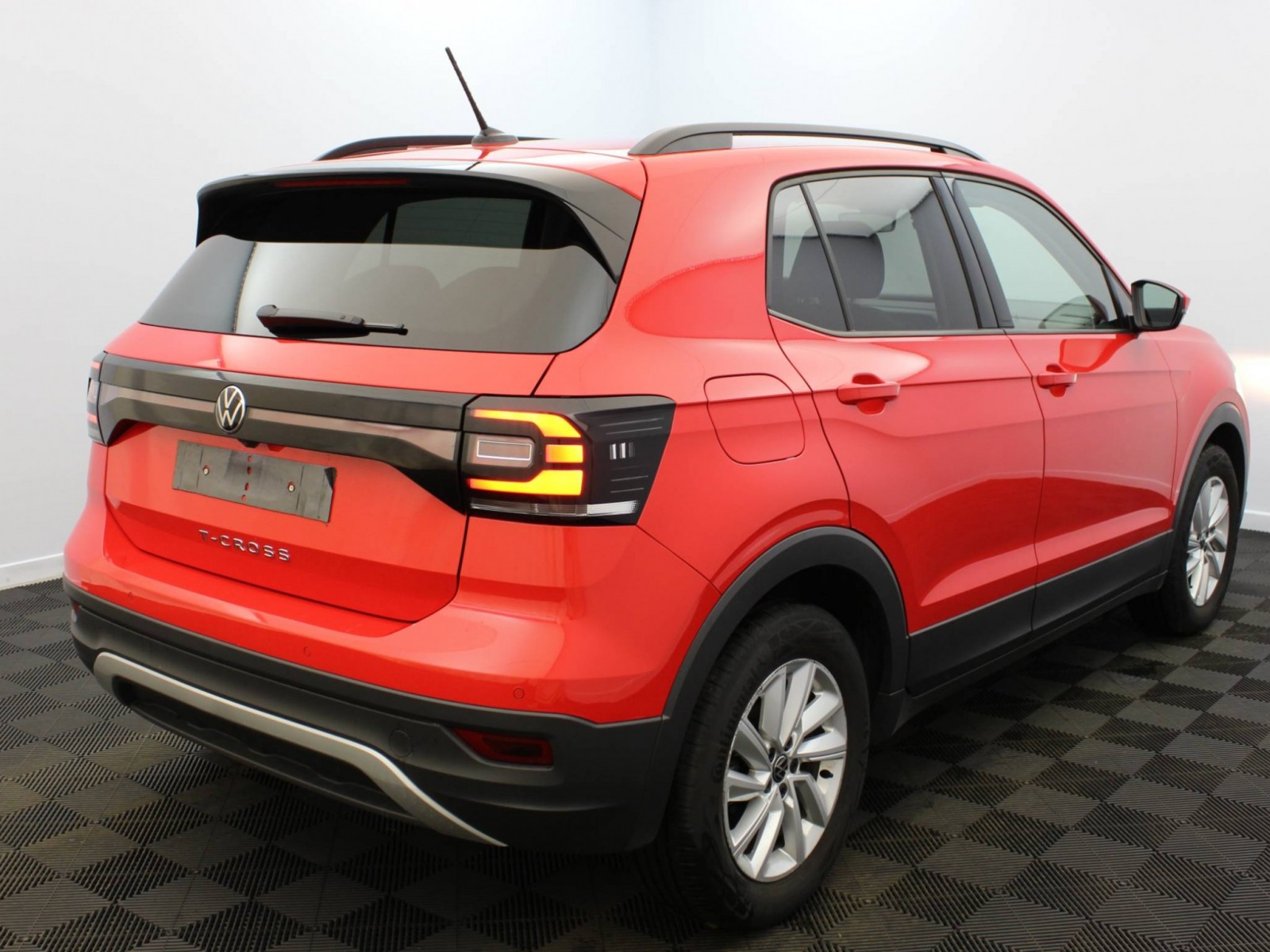 VOLKSWAGEN - T-CROSS - #182788 - 18