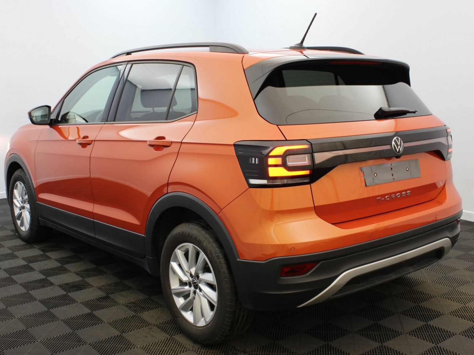 VOLKSWAGEN - T-CROSS - #182786 - 17
