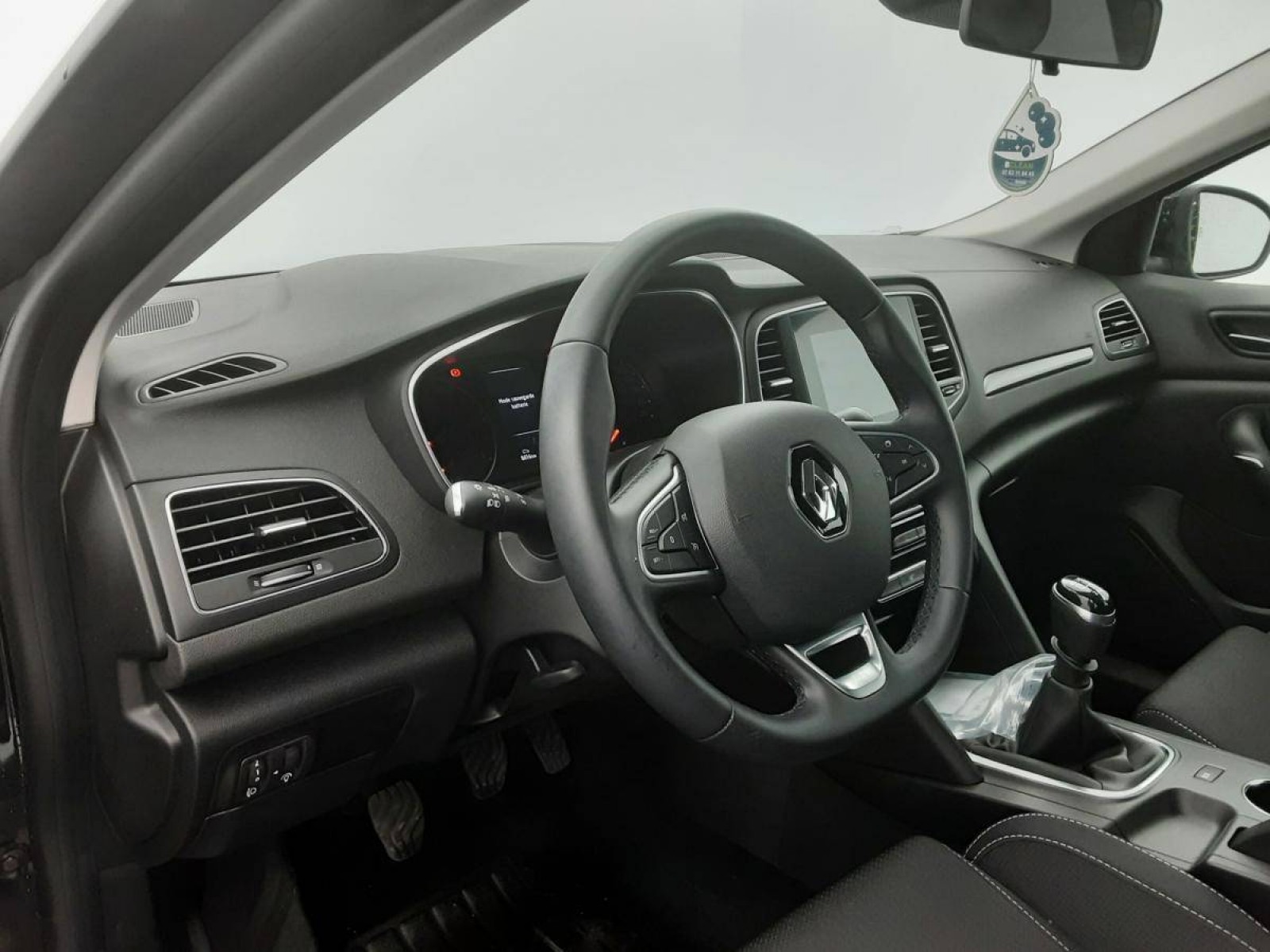 RENAULT - MEGANE IV ESTATE - #183947 - 3