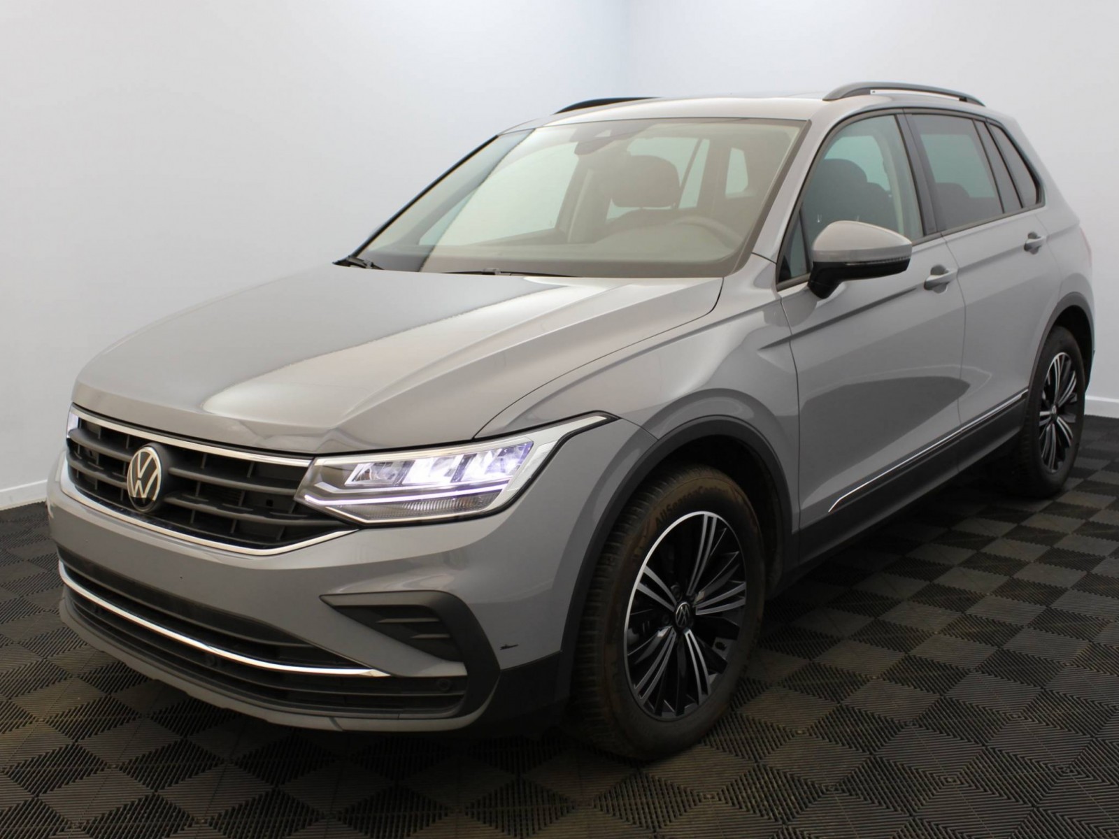VOLKSWAGEN - TIGUAN - #182137 - 16