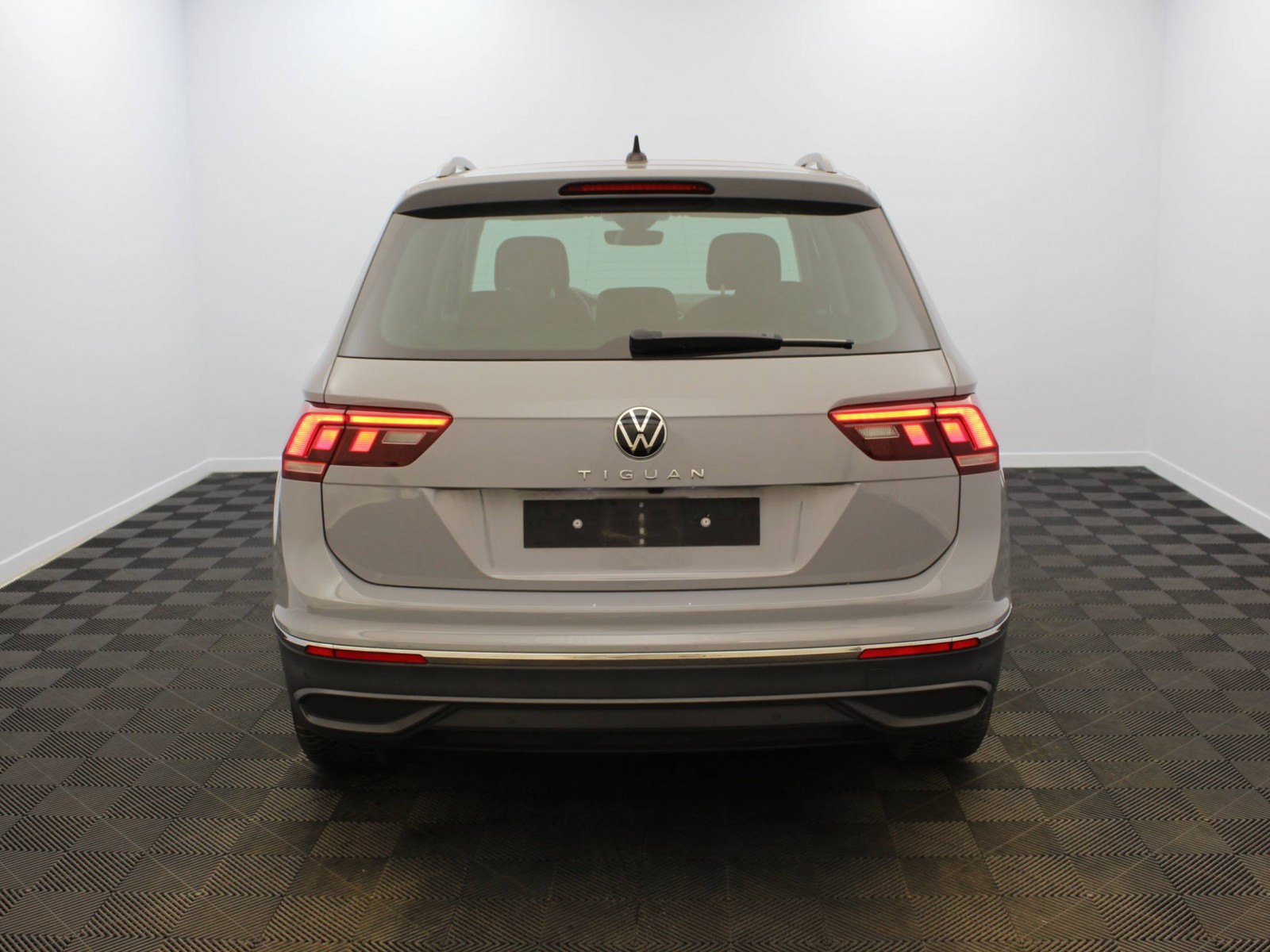VOLKSWAGEN - TIGUAN - #182137 - 5