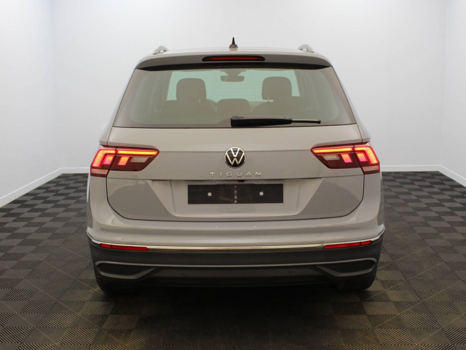 VOLKSWAGEN - TIGUAN - #182137 - 21