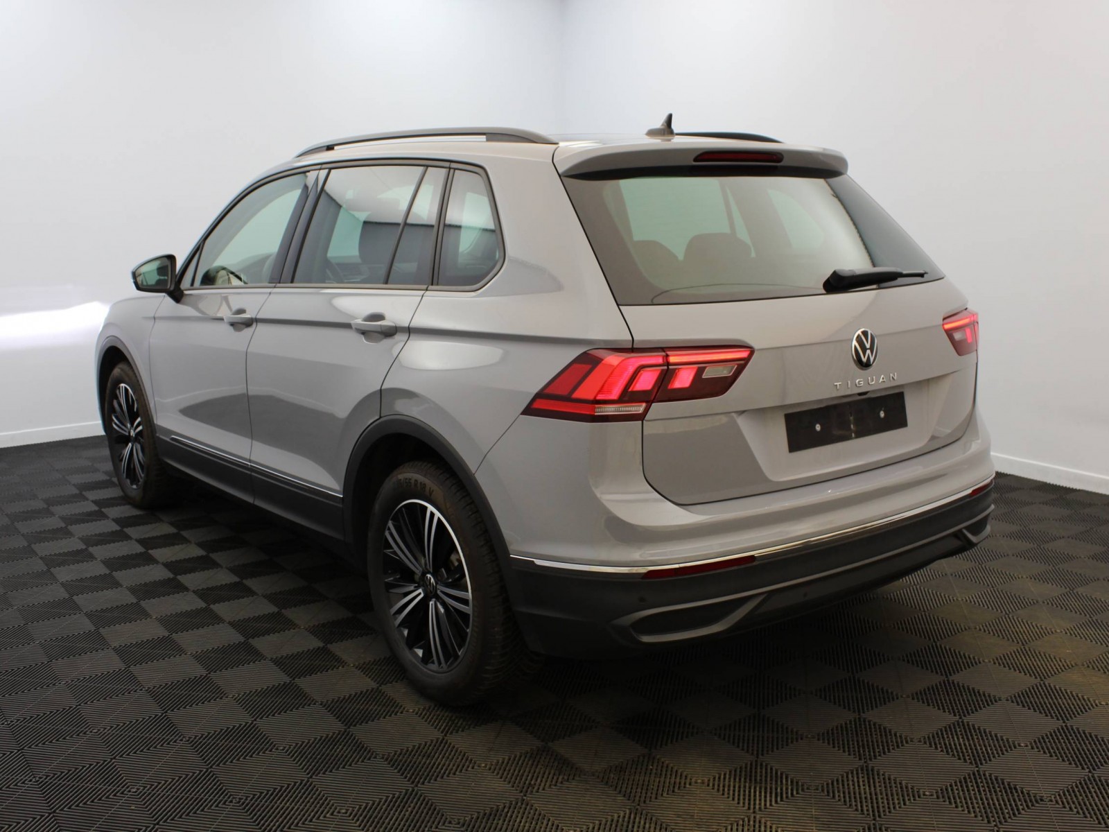 VOLKSWAGEN - TIGUAN - #182137 - 2
