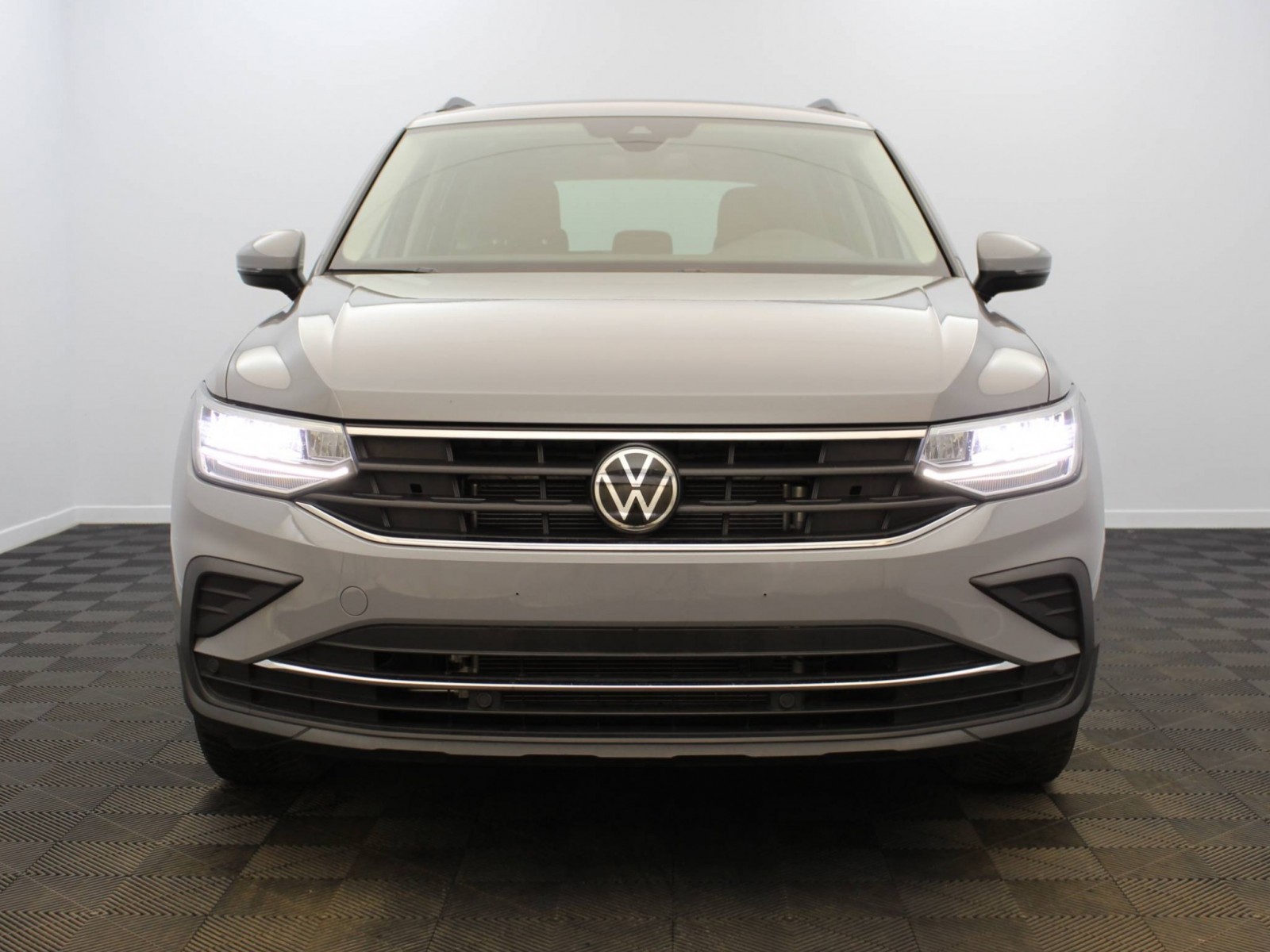 VOLKSWAGEN - TIGUAN - #182137 - 20