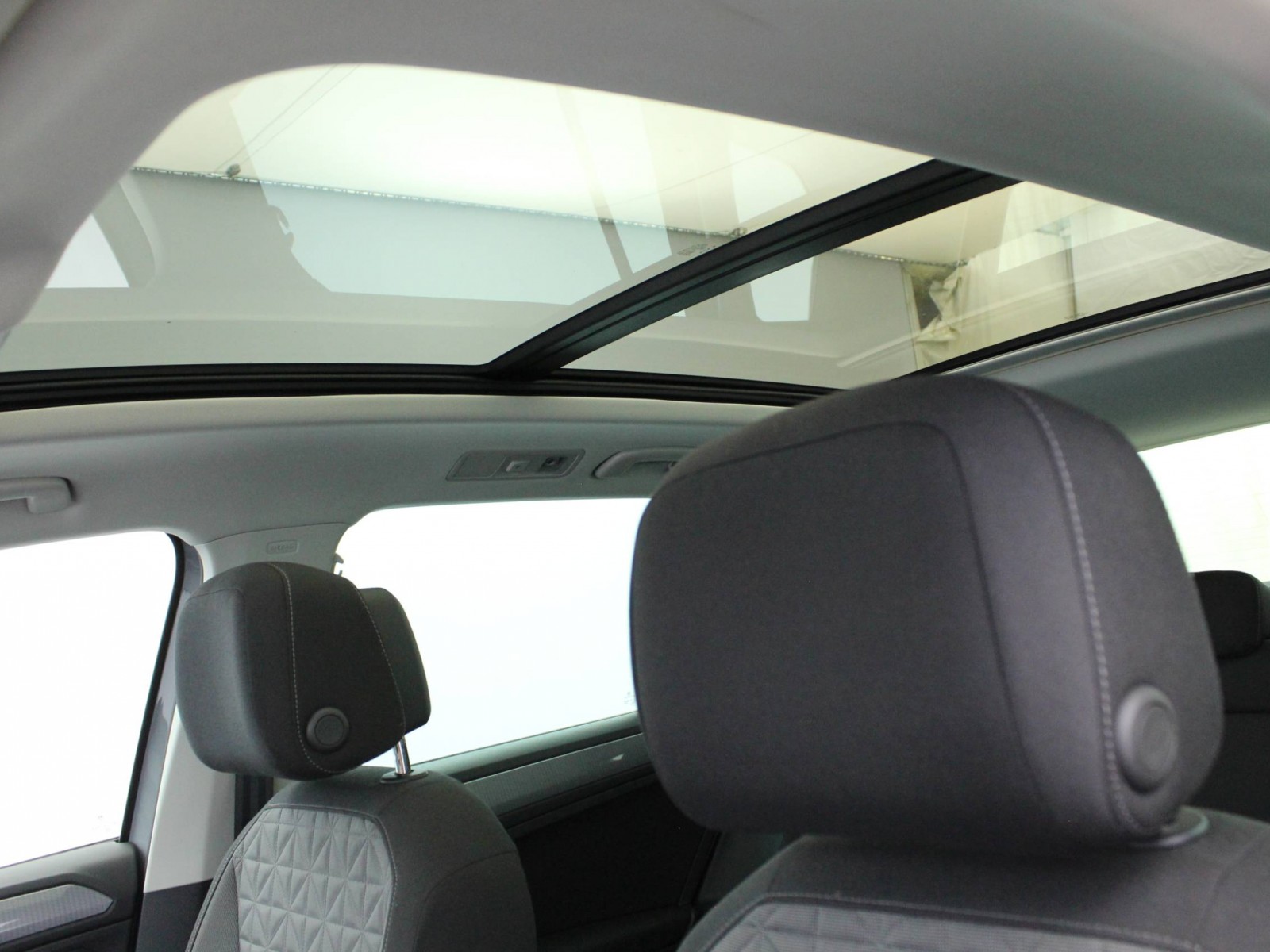 VOLKSWAGEN - TIGUAN - #182137 - 14