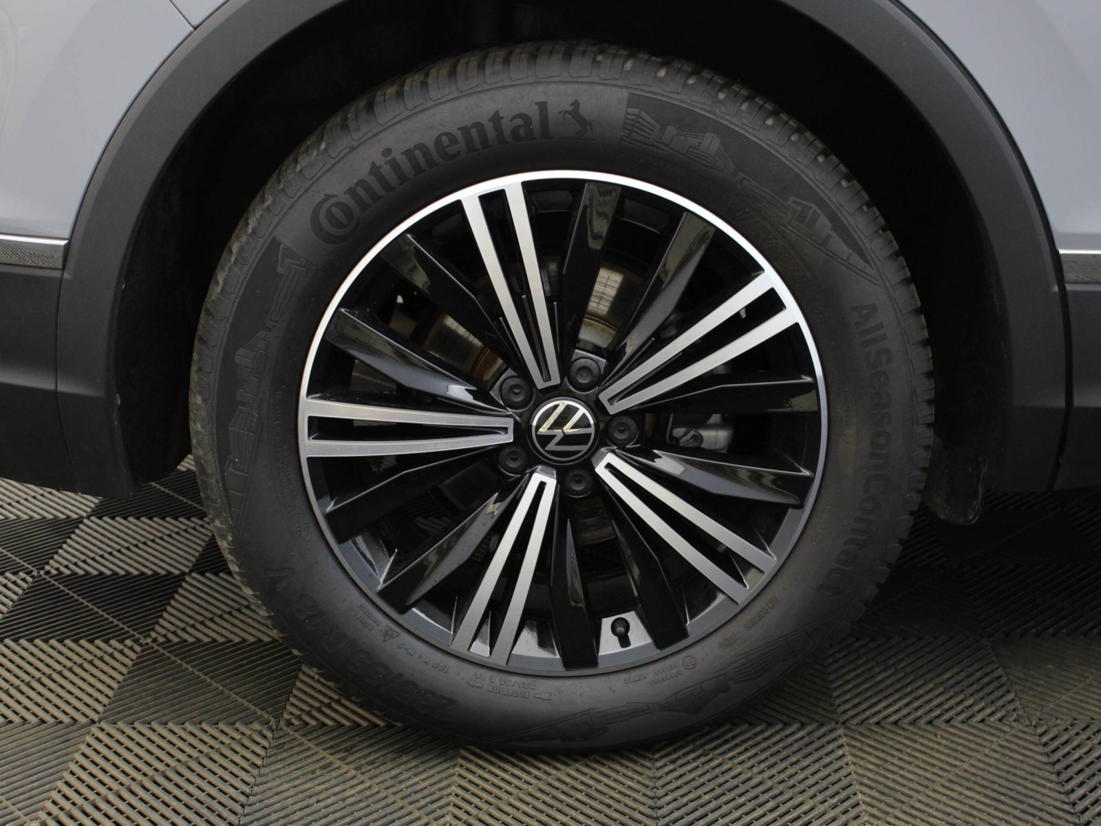VOLKSWAGEN - TIGUAN - #182137 - 6
