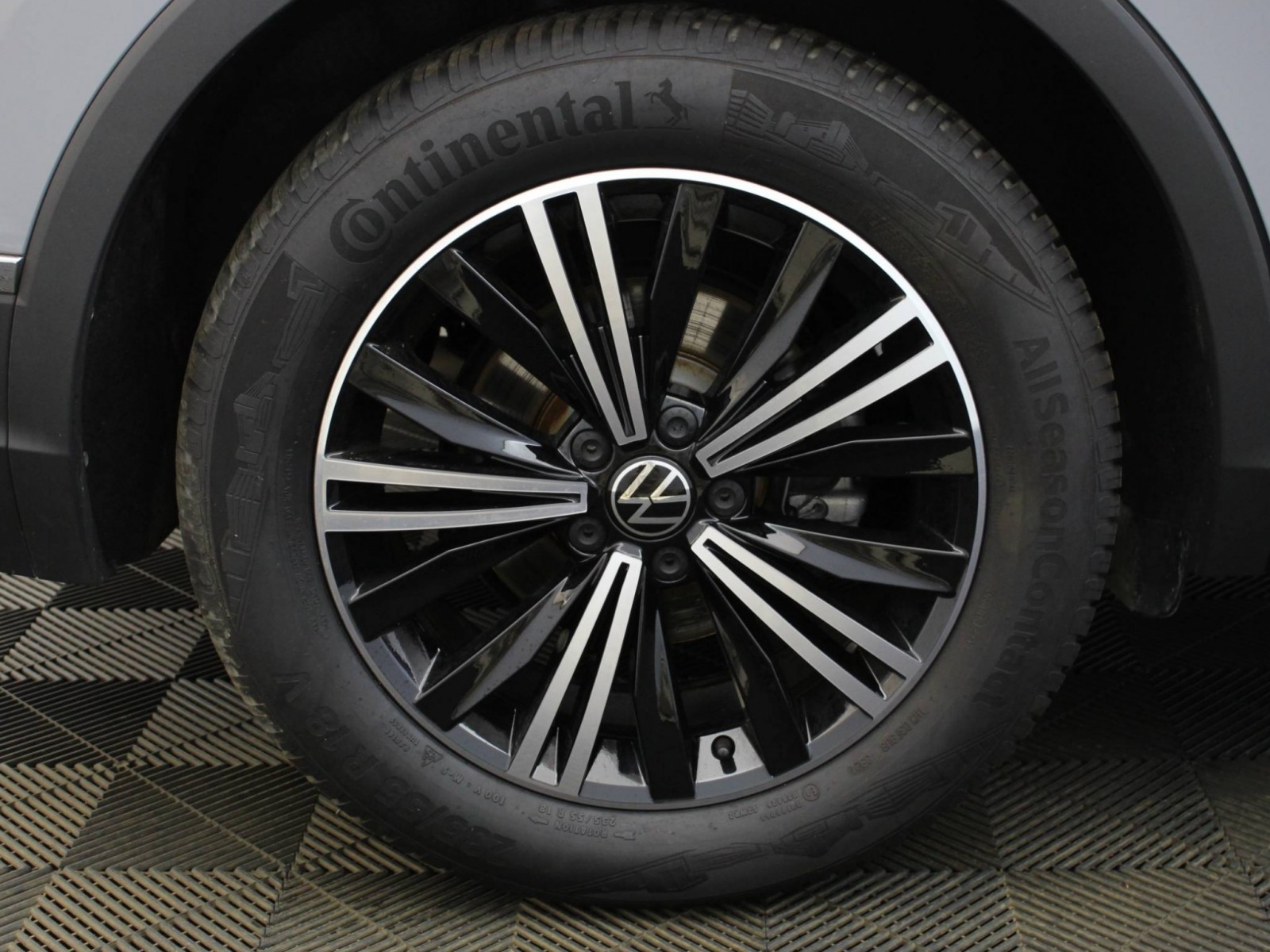 VOLKSWAGEN - TIGUAN - #182137 - 22