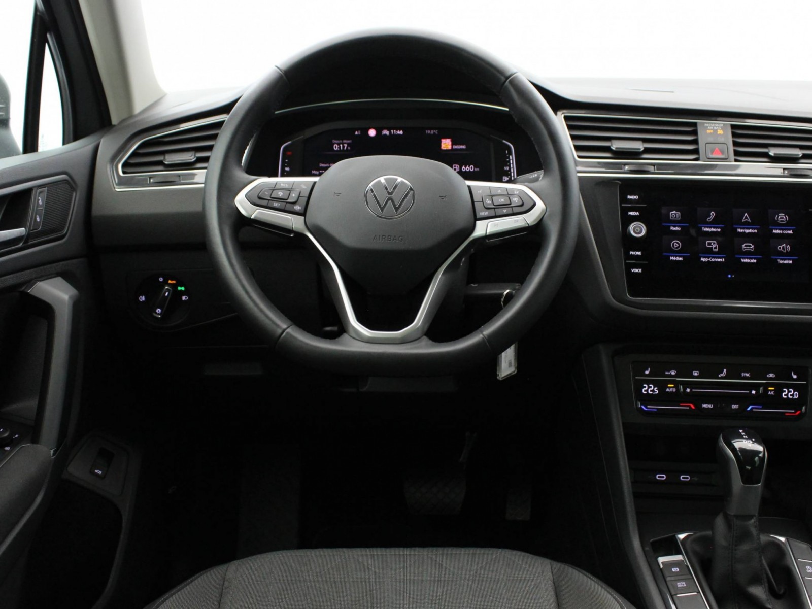 VOLKSWAGEN - TIGUAN - #182137 - 25