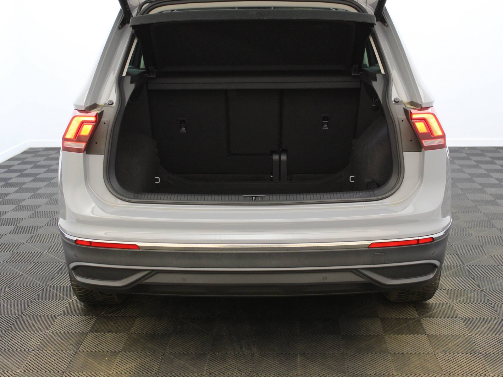 VOLKSWAGEN - TIGUAN - #182137 - 13