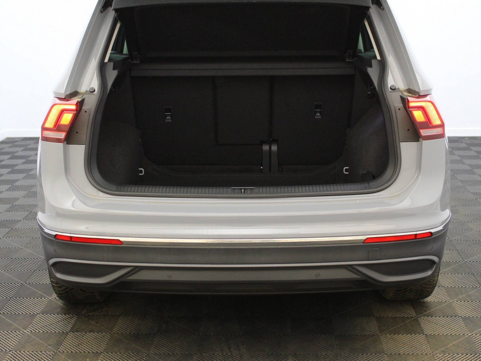 VOLKSWAGEN - TIGUAN - #182137 - 29