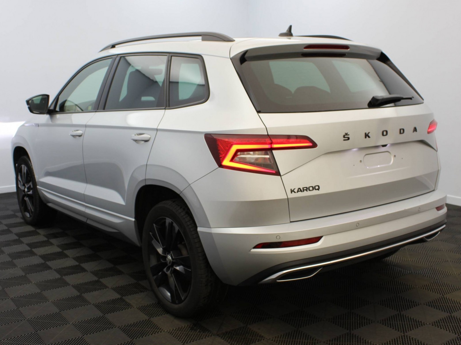 SKODA - KAROQ - #183102 - 17