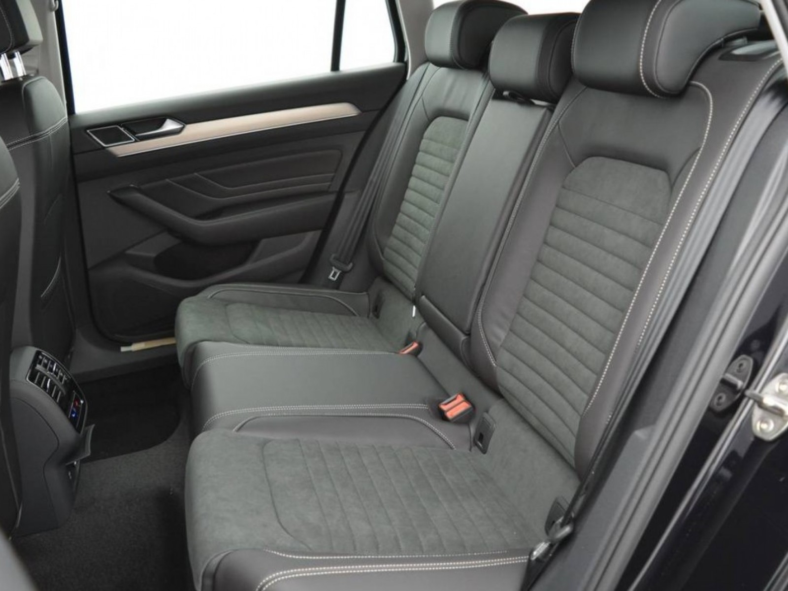 VOLKSWAGEN - PASSAT SW - #178895 - 17