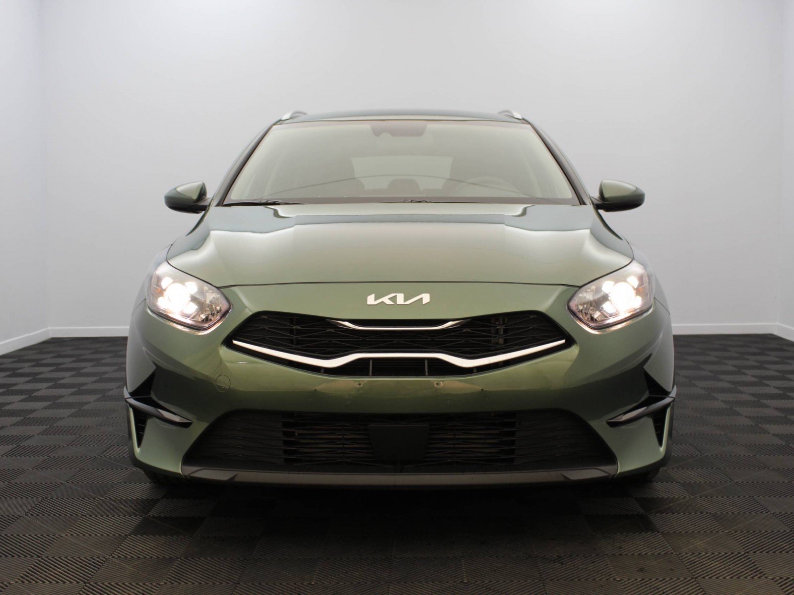 KIA - CEED SW - #181720 - 4