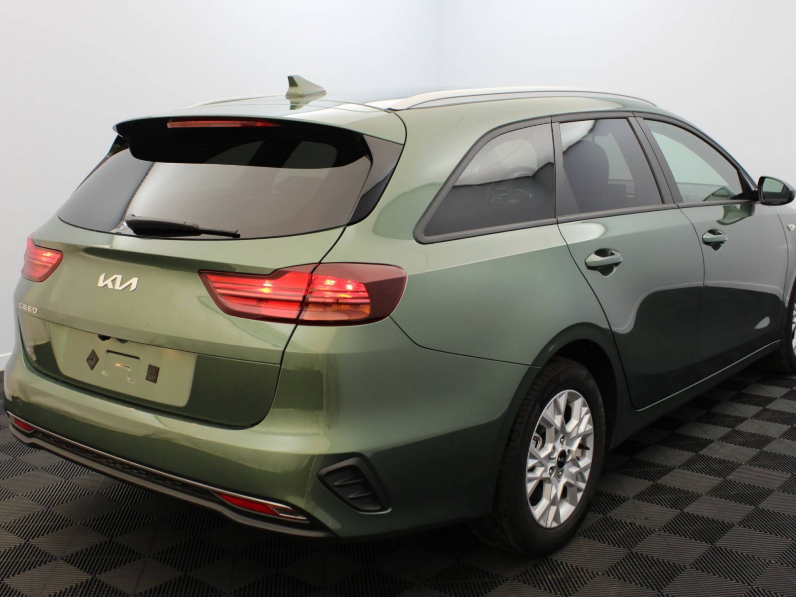 KIA - CEED SW - #181662 - 3