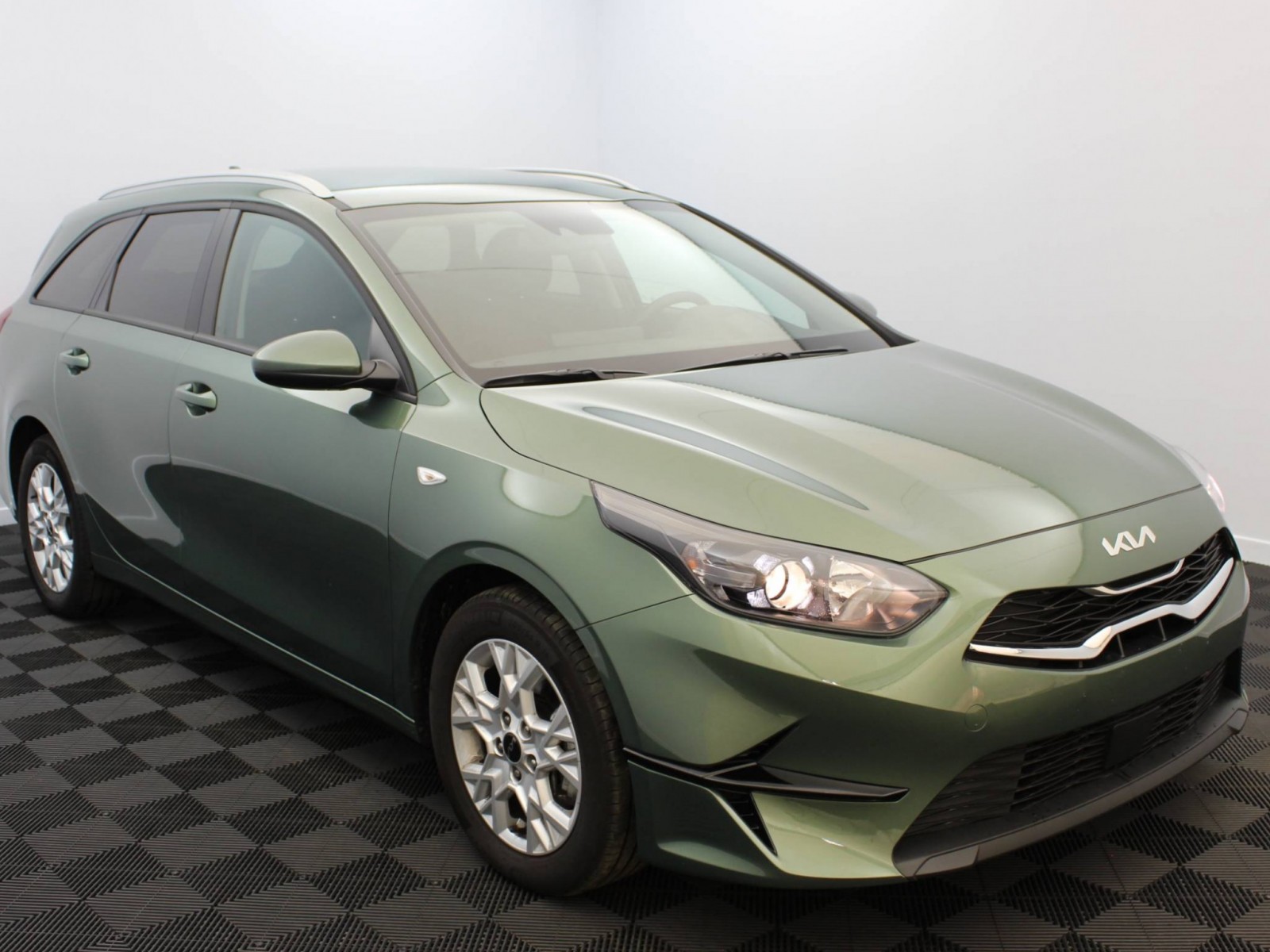 KIA - CEED SW - #181662 - 17