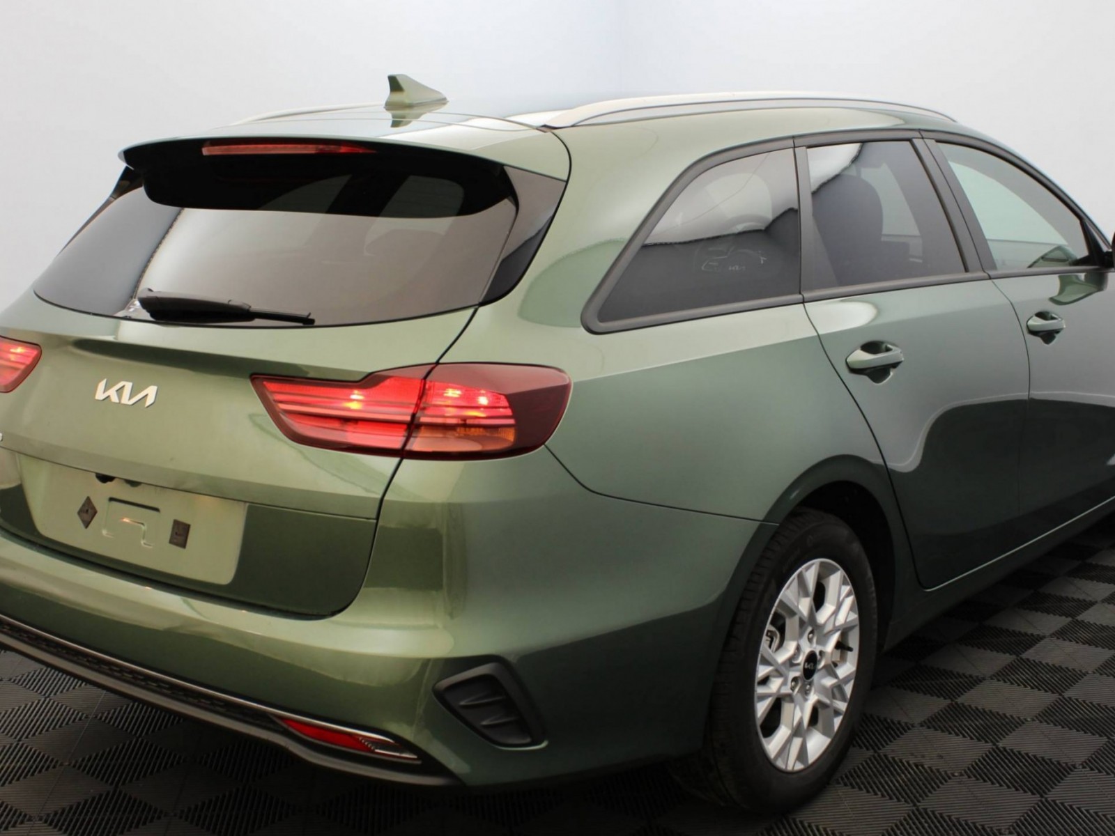 KIA - CEED SW - #181662 - 21