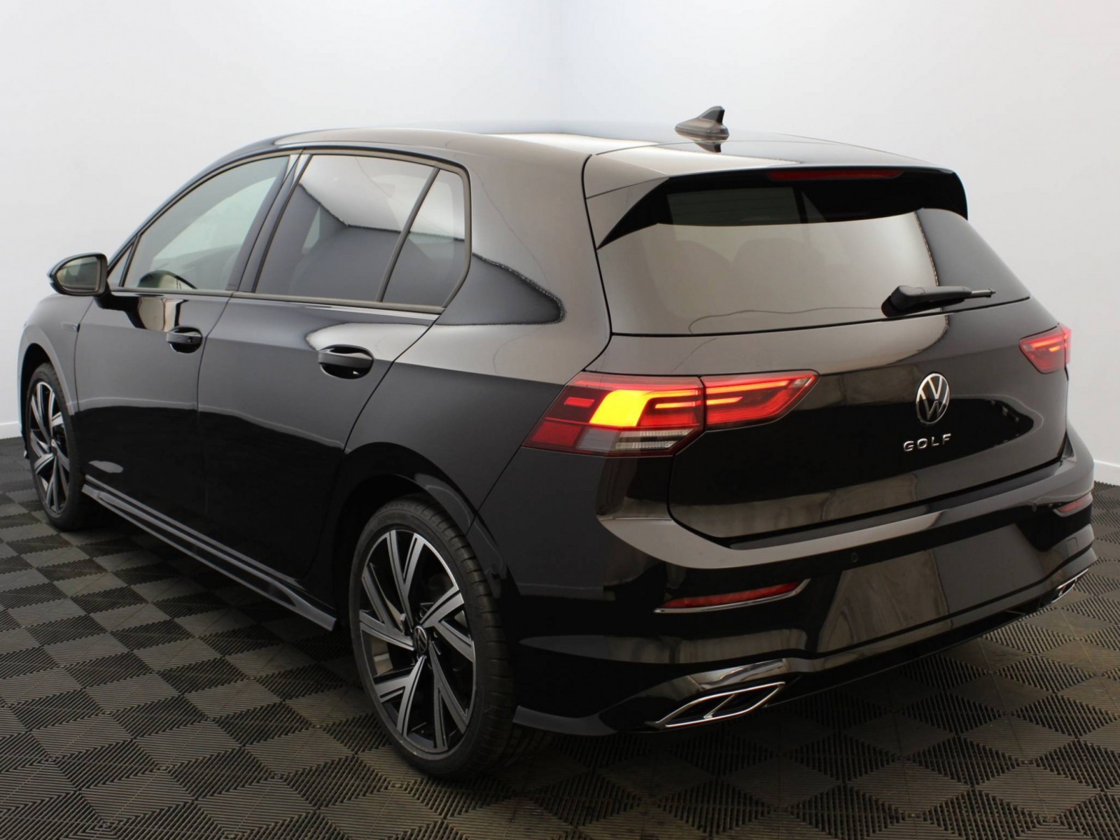VOLKSWAGEN - GOLF - #183927 - 17