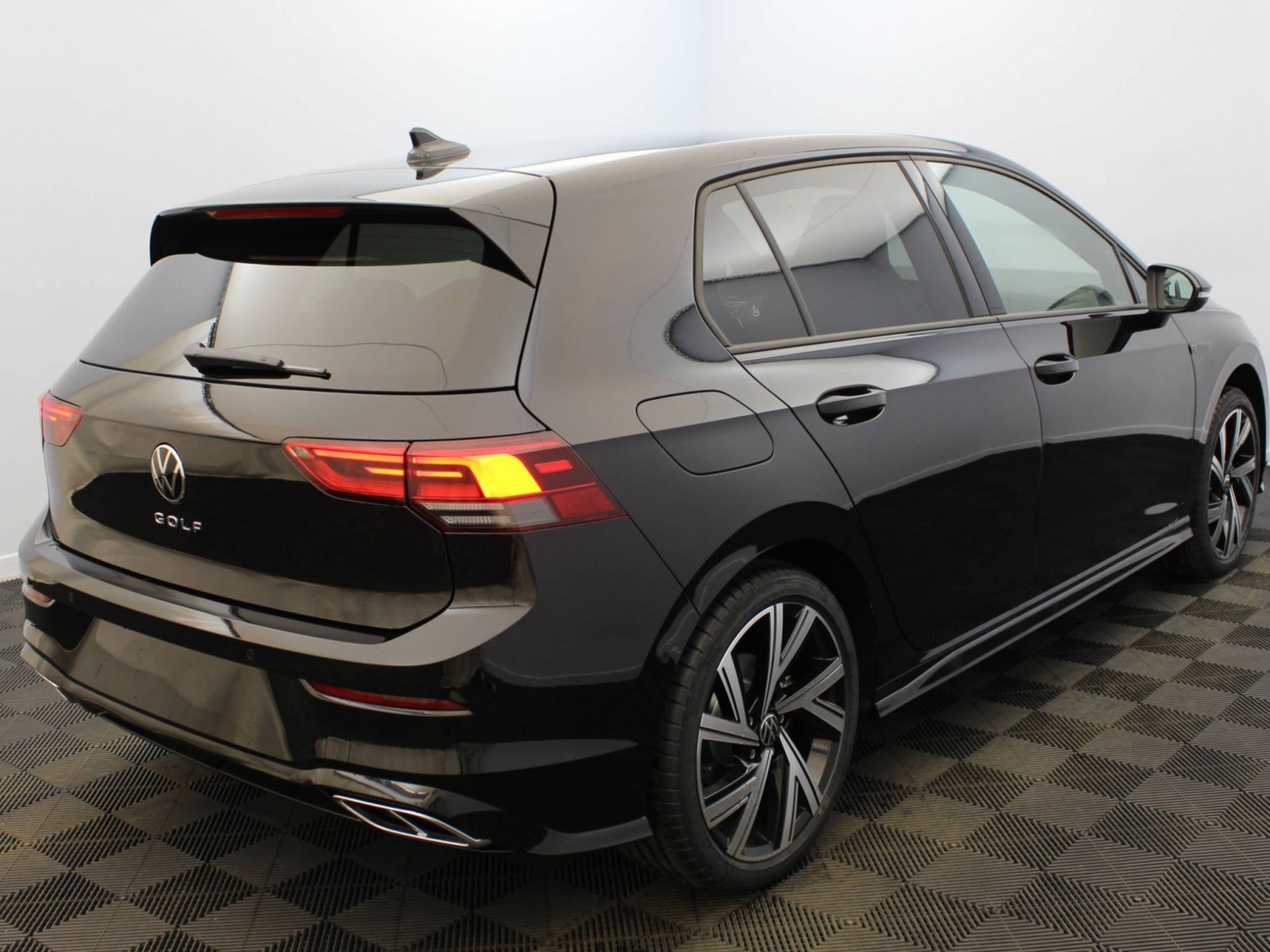 VOLKSWAGEN - GOLF - #183927 - 18
