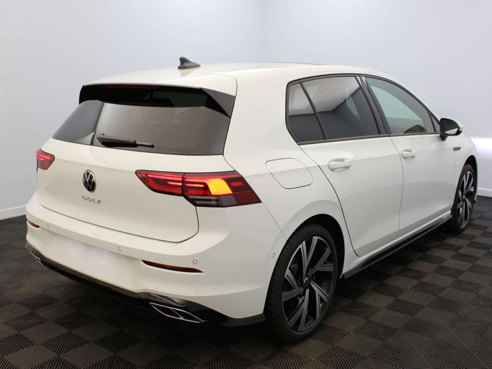 VOLKSWAGEN - GOLF - #183923 - 18