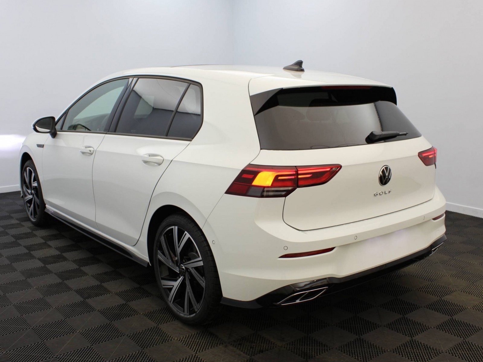 VOLKSWAGEN - GOLF - #183924 - 17