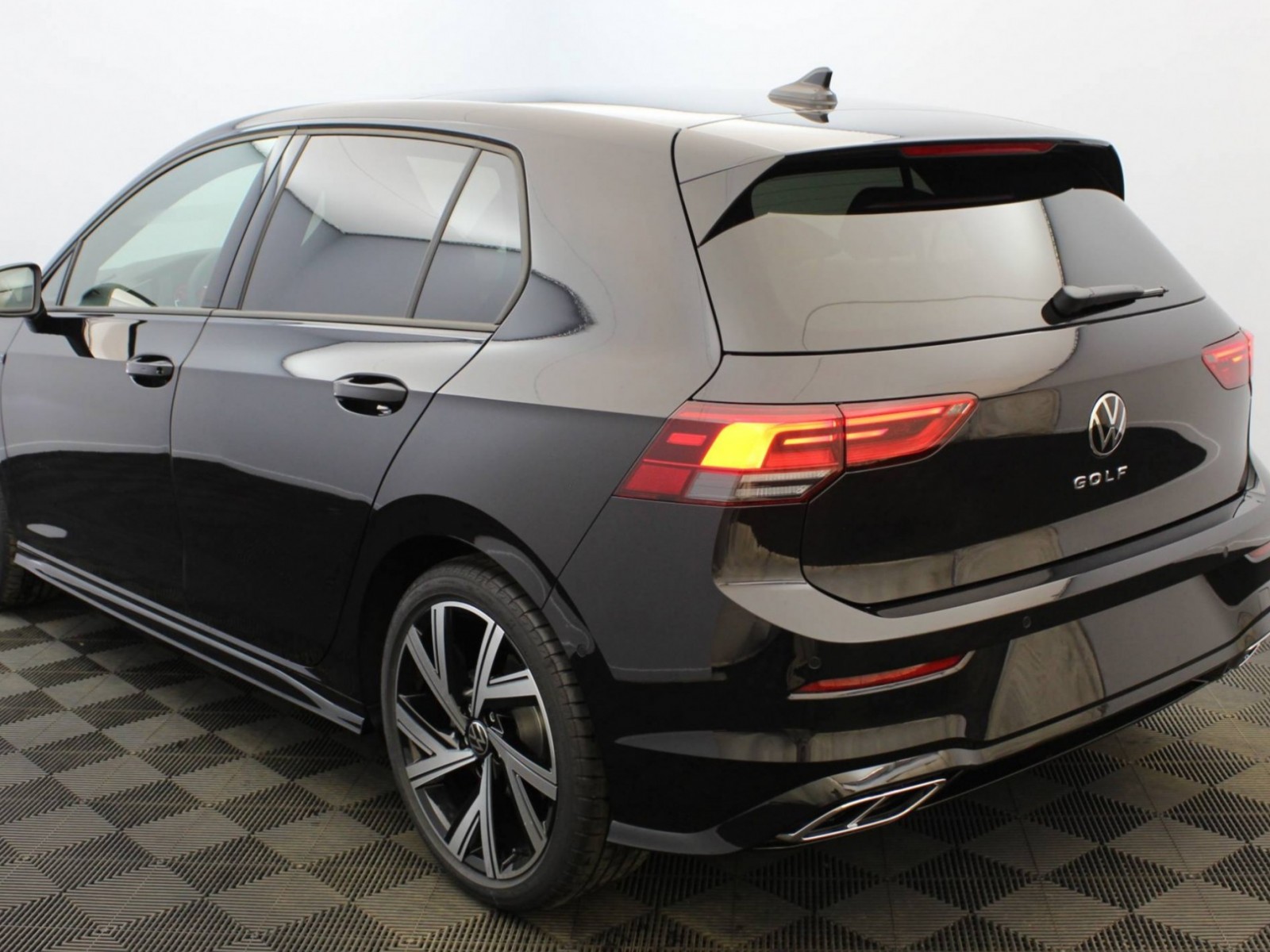 VOLKSWAGEN - GOLF - #183954 - 18
