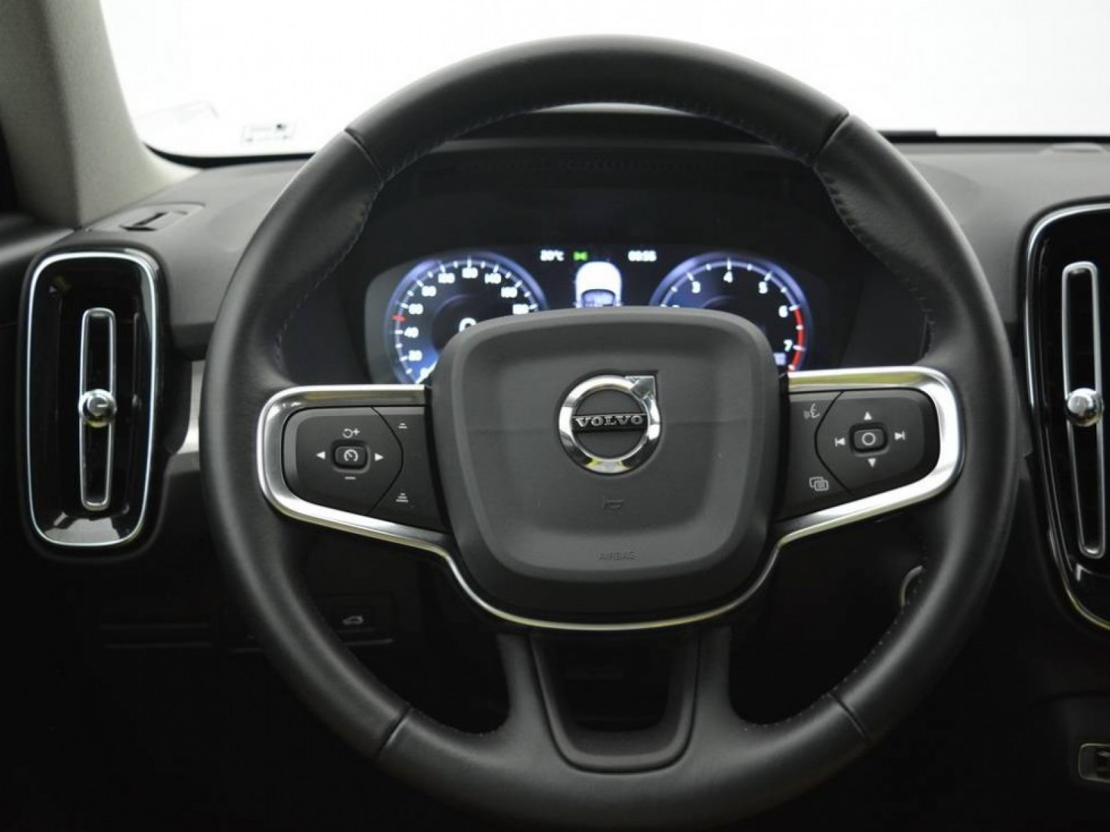 VOLVO - XC40 - #182984 - 25