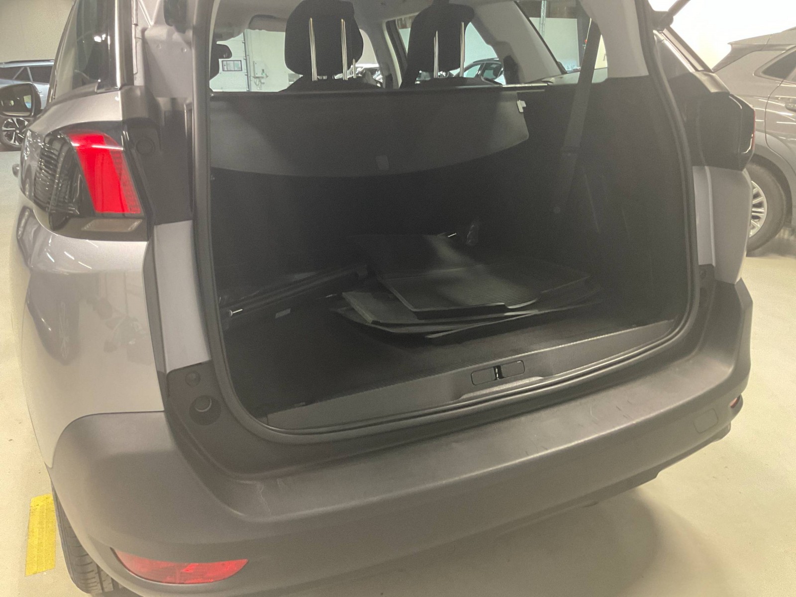 PEUGEOT - 5008 - #184624 - 10