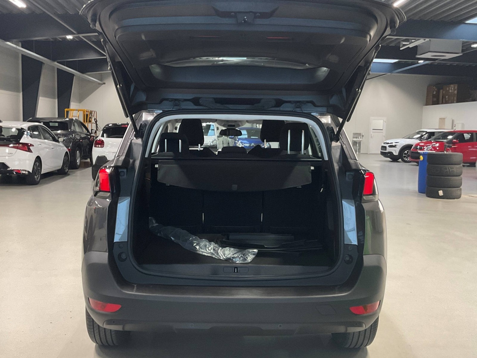 PEUGEOT - 5008 - #185039 - 10