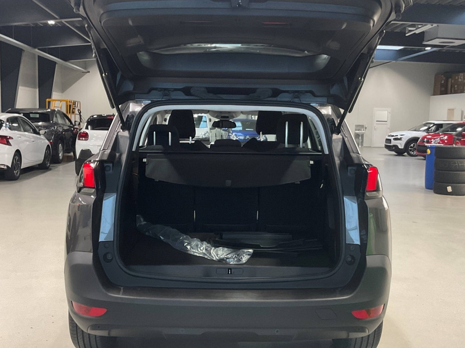 PEUGEOT - 5008 - #185039 - 25