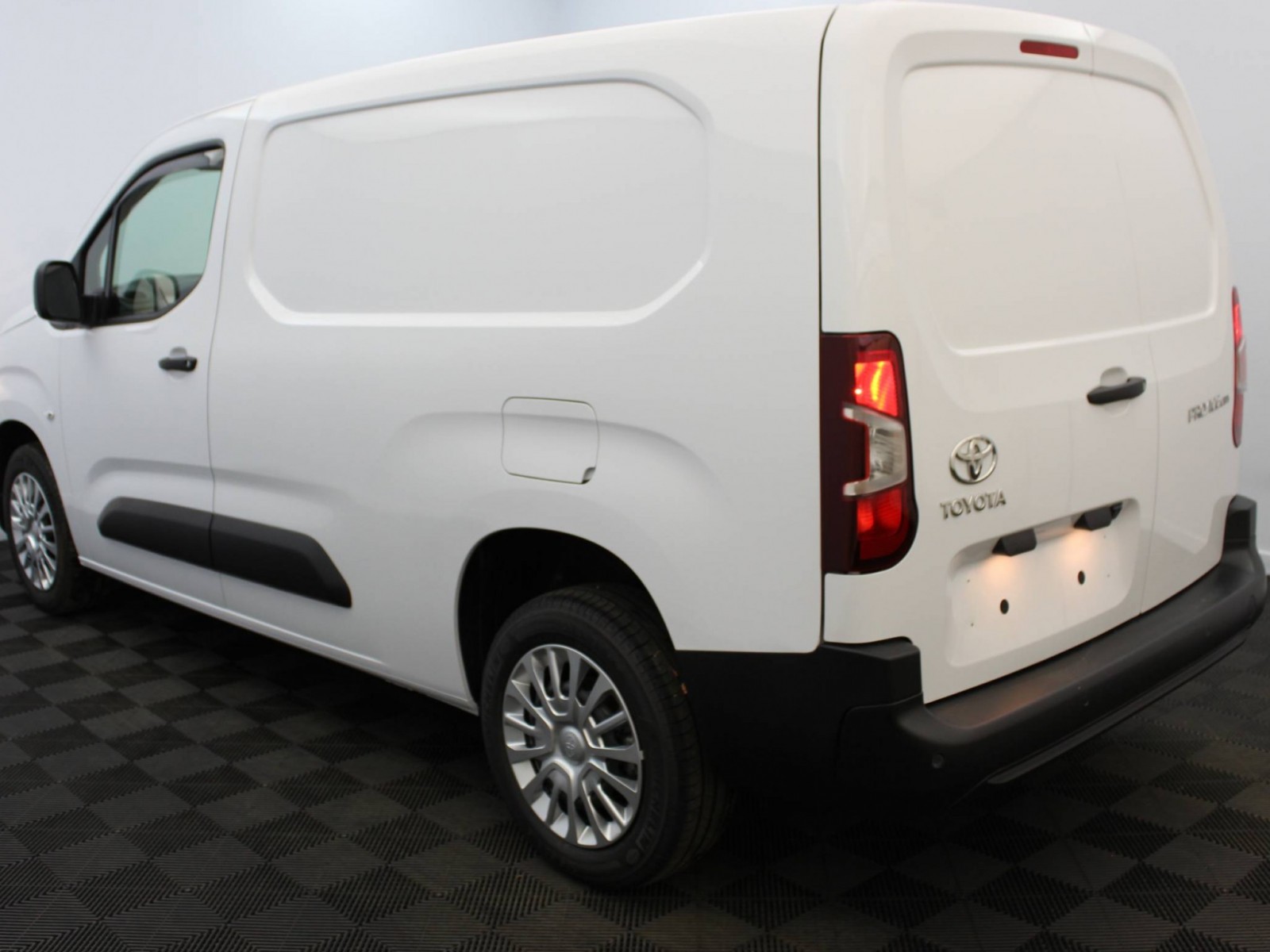 TOYOTA - PROACE CITY FOURGON RC23 - #184600 - 2