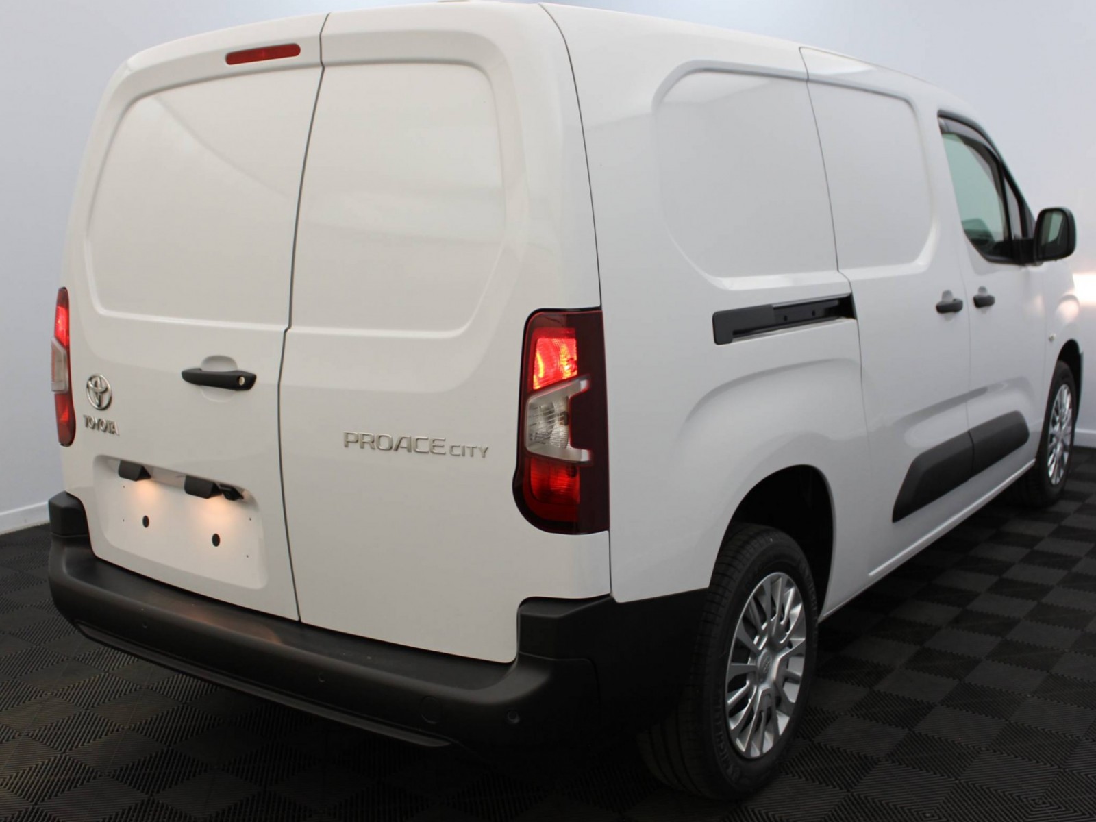 TOYOTA - PROACE CITY FOURGON RC23 - #184600 - 3