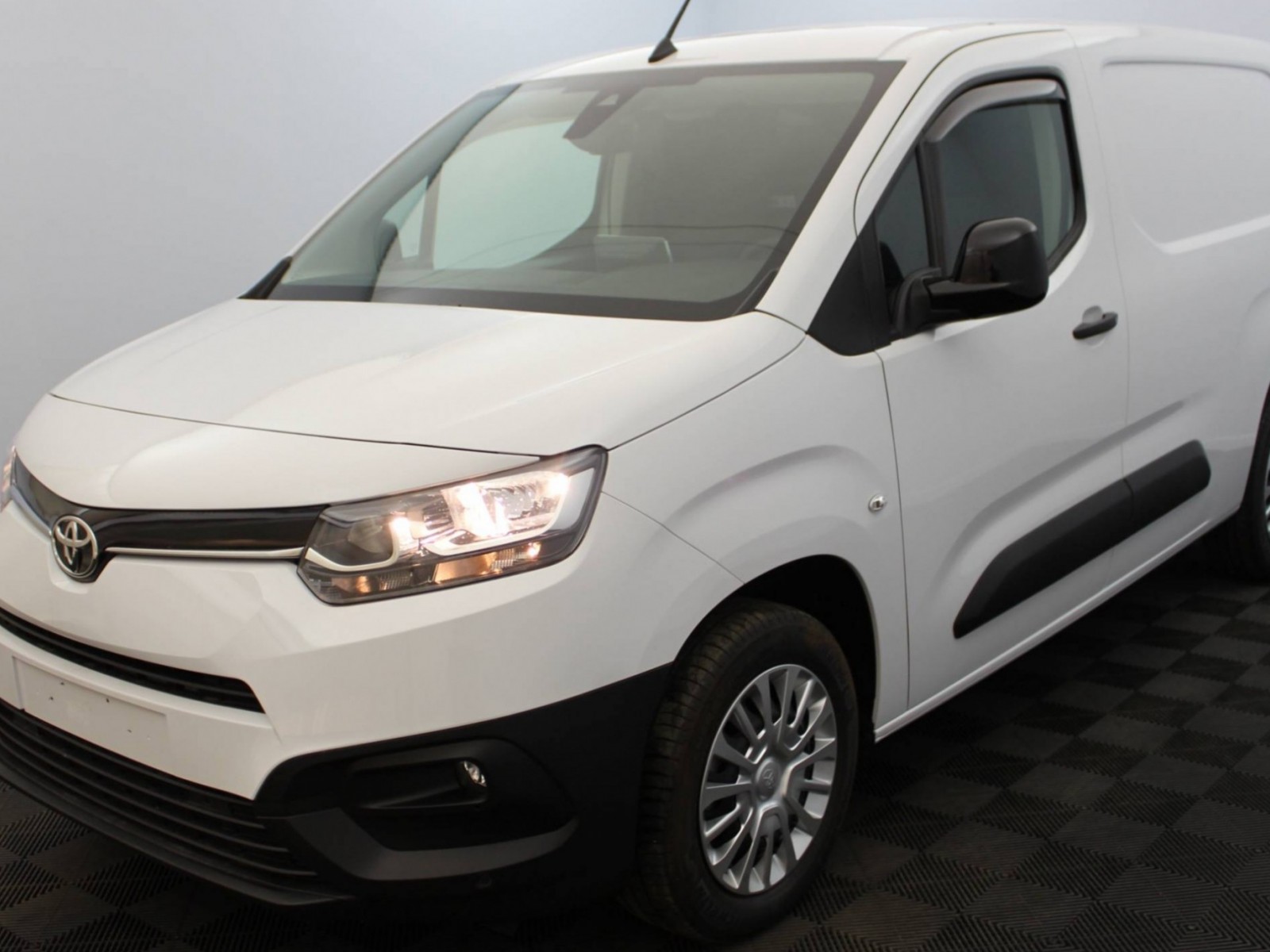 TOYOTA - PROACE CITY FOURGON RC23 - #184600 - 16
