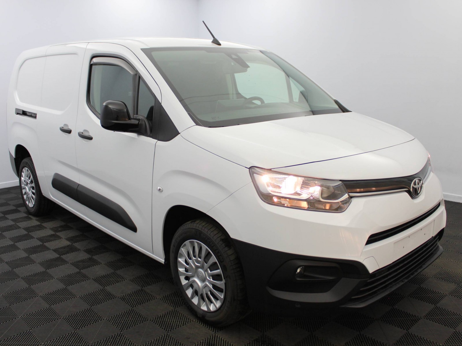 TOYOTA - PROACE CITY FOURGON RC23 - #183829 - 1