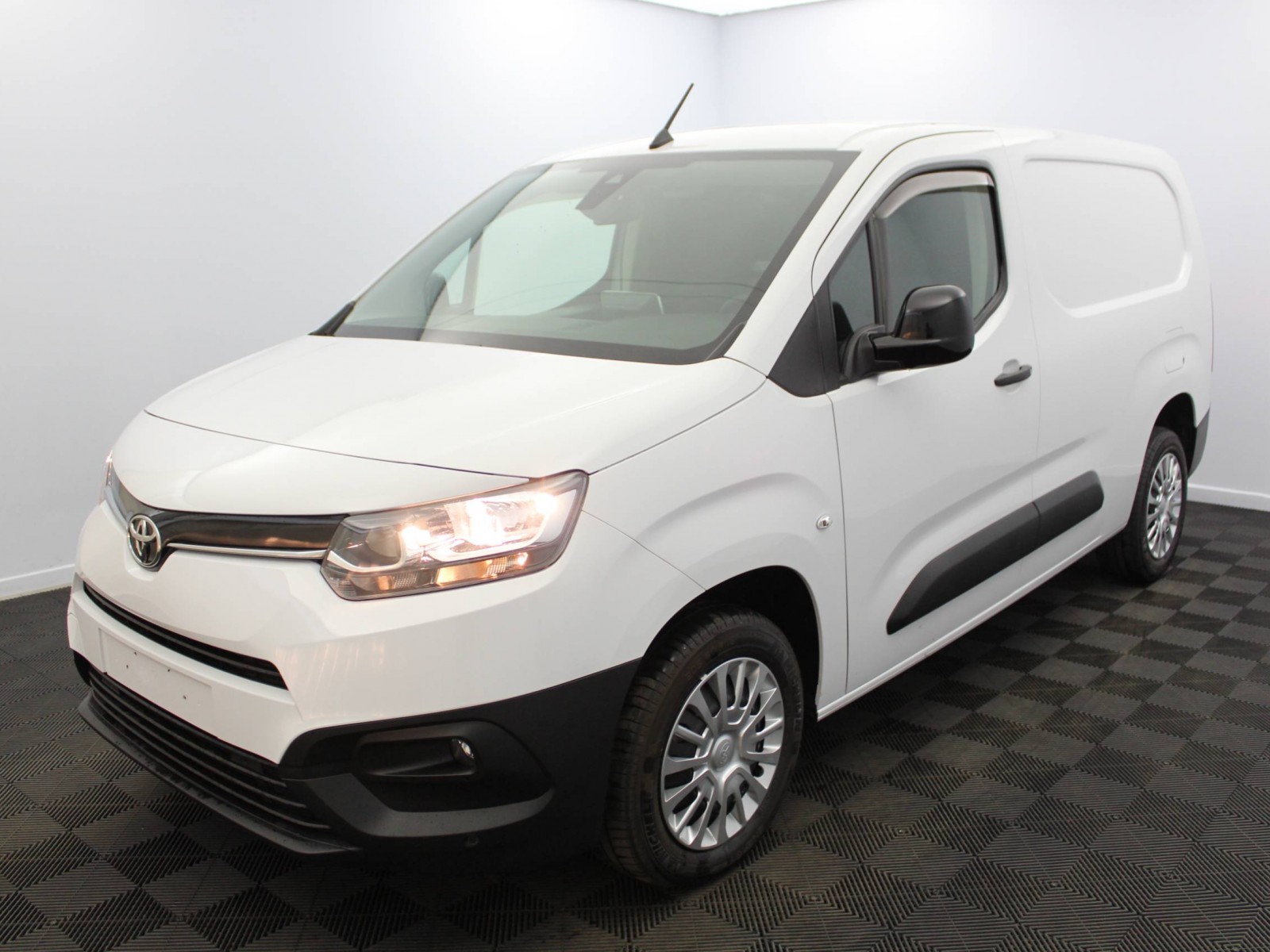 TOYOTA - PROACE CITY FOURGON RC23 - #183829 - 0