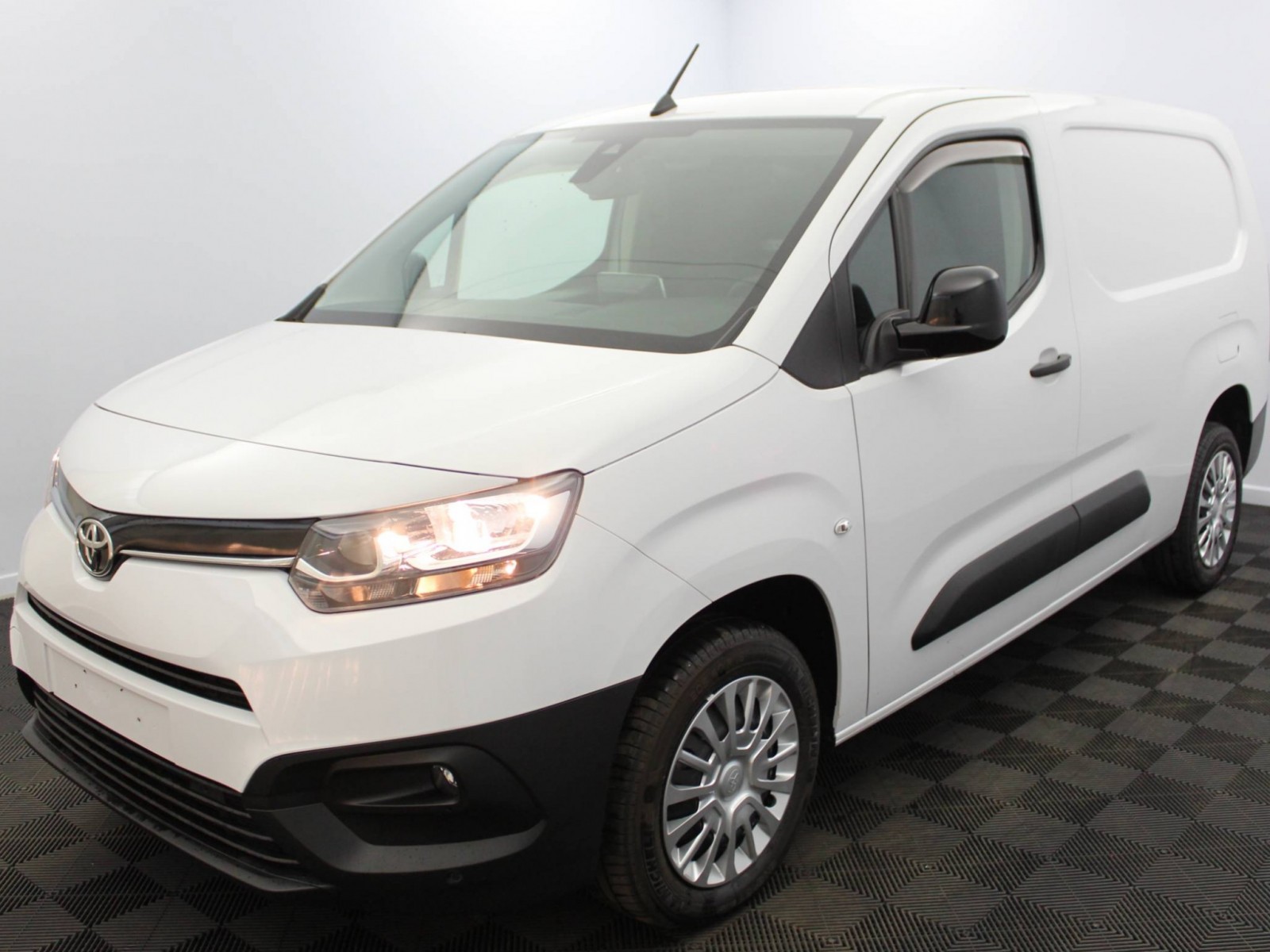 TOYOTA - PROACE CITY FOURGON RC23 - #183829 - 16