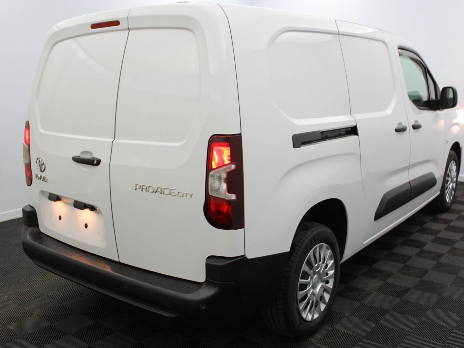 TOYOTA - PROACE CITY FOURGON RC23 - #183829 - 19