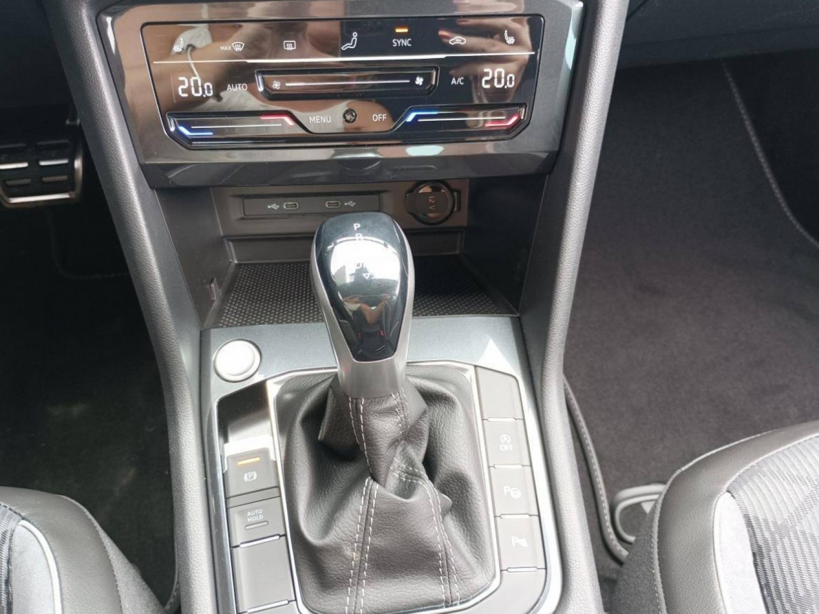 VOLKSWAGEN - TIGUAN - #183130 - 40