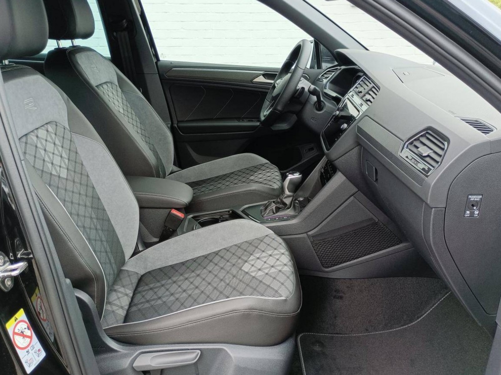 VOLKSWAGEN - TIGUAN - #183130 - 32