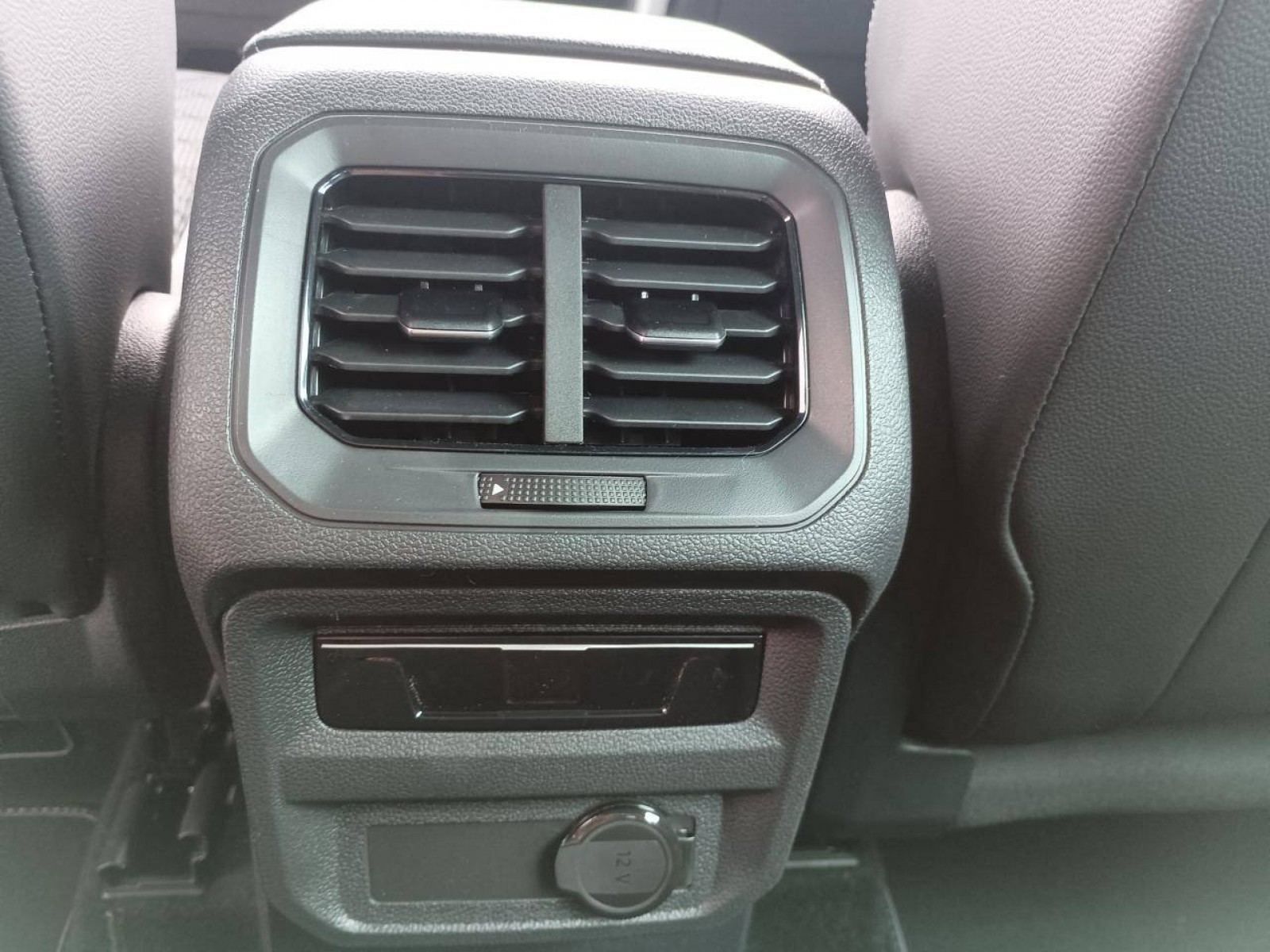 VOLKSWAGEN - TIGUAN - #183130 - 22